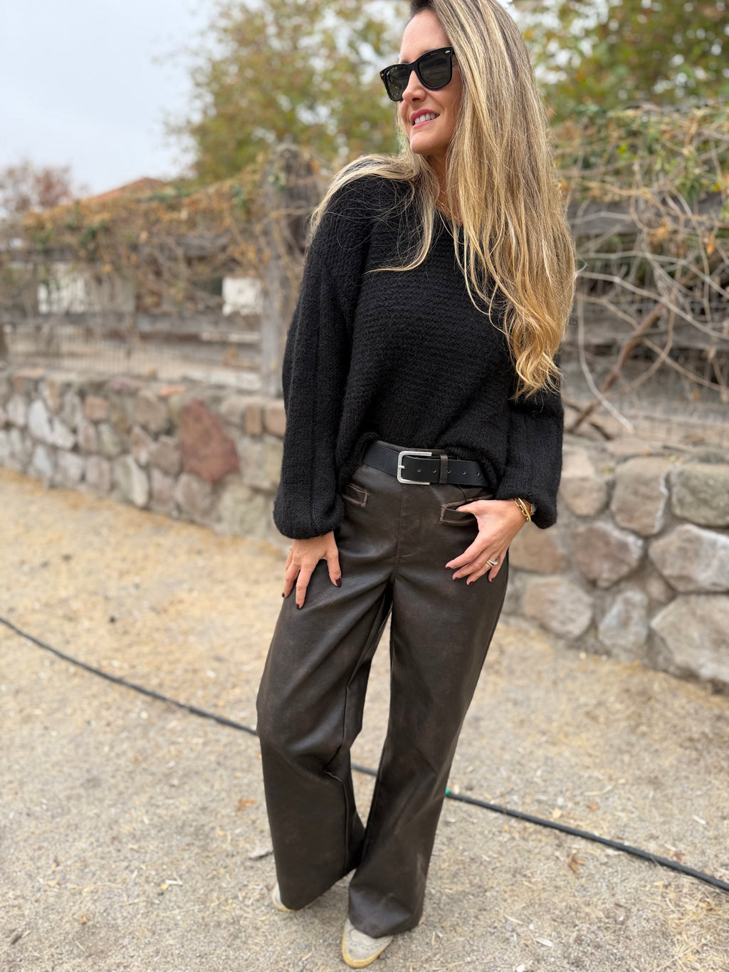 Pantalón ecocuero desgastado premium opaco café