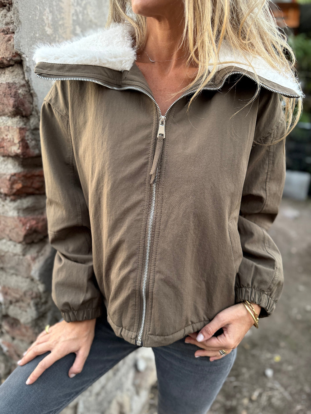 Chaqueta gabardina cuello soft