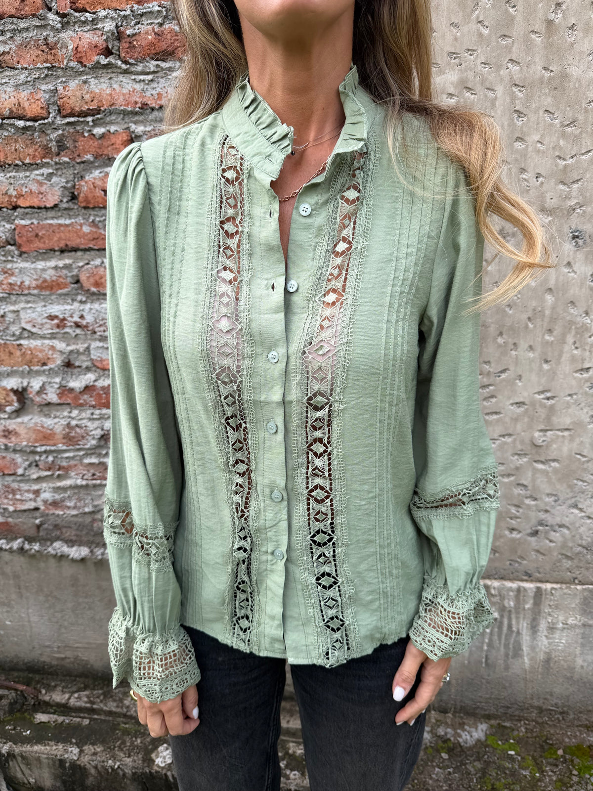 Blusa macramé central verde musgo
