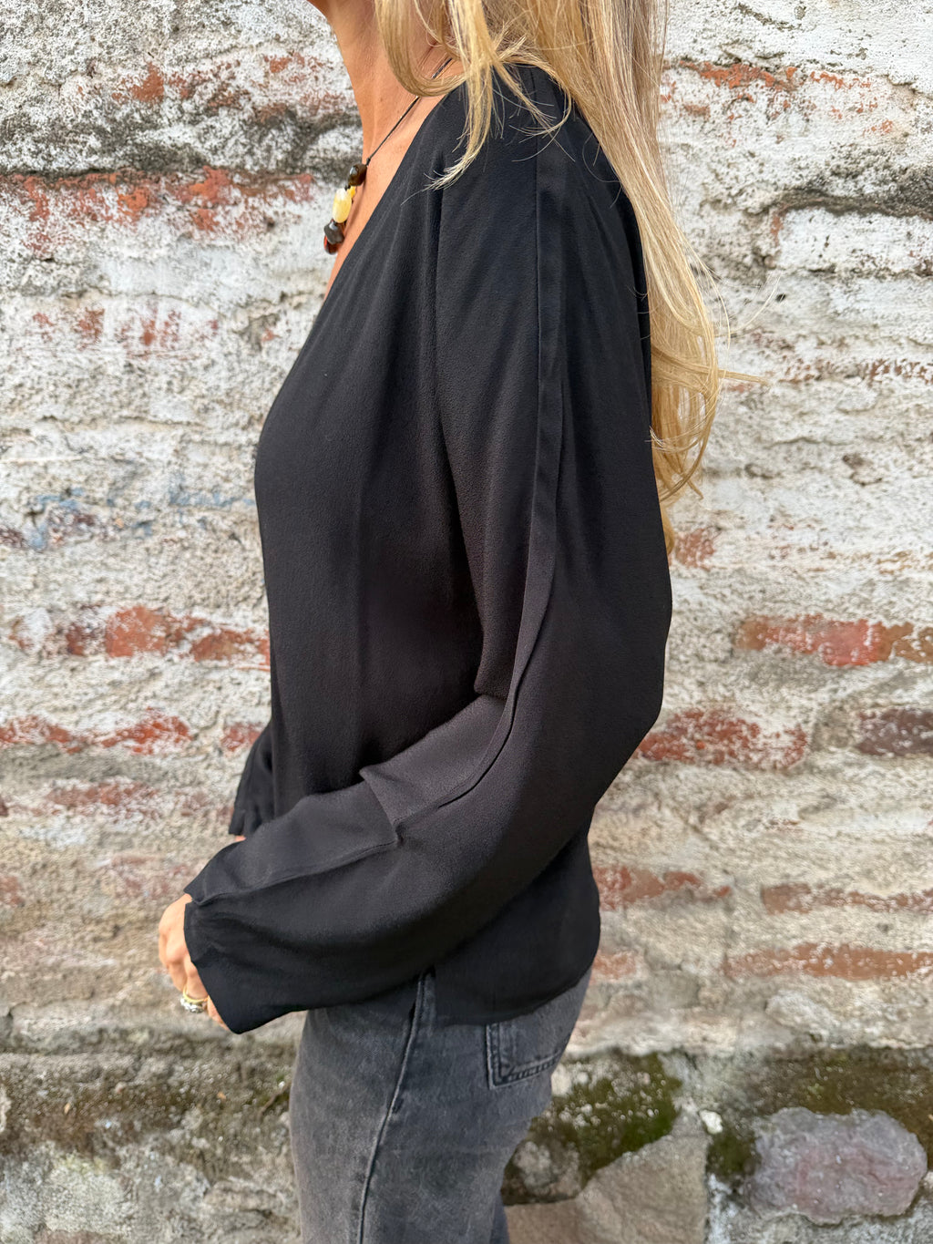 Blusa abotonada negra