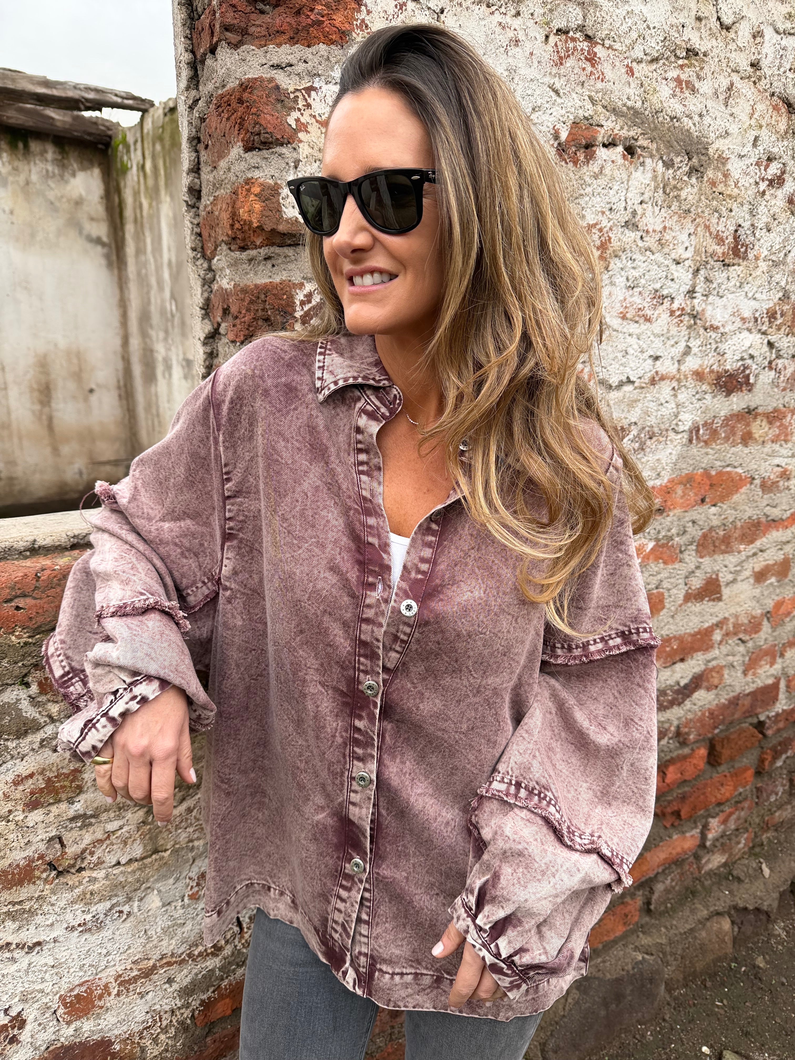 Blusa de bluejean manga globo burdeo