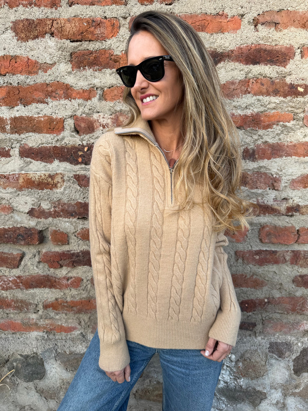 Chaleco medio cierre beige