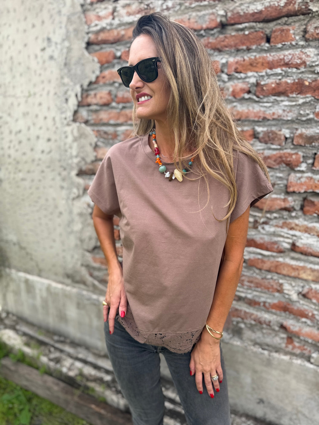 Polera básica algodón encaje inferior café