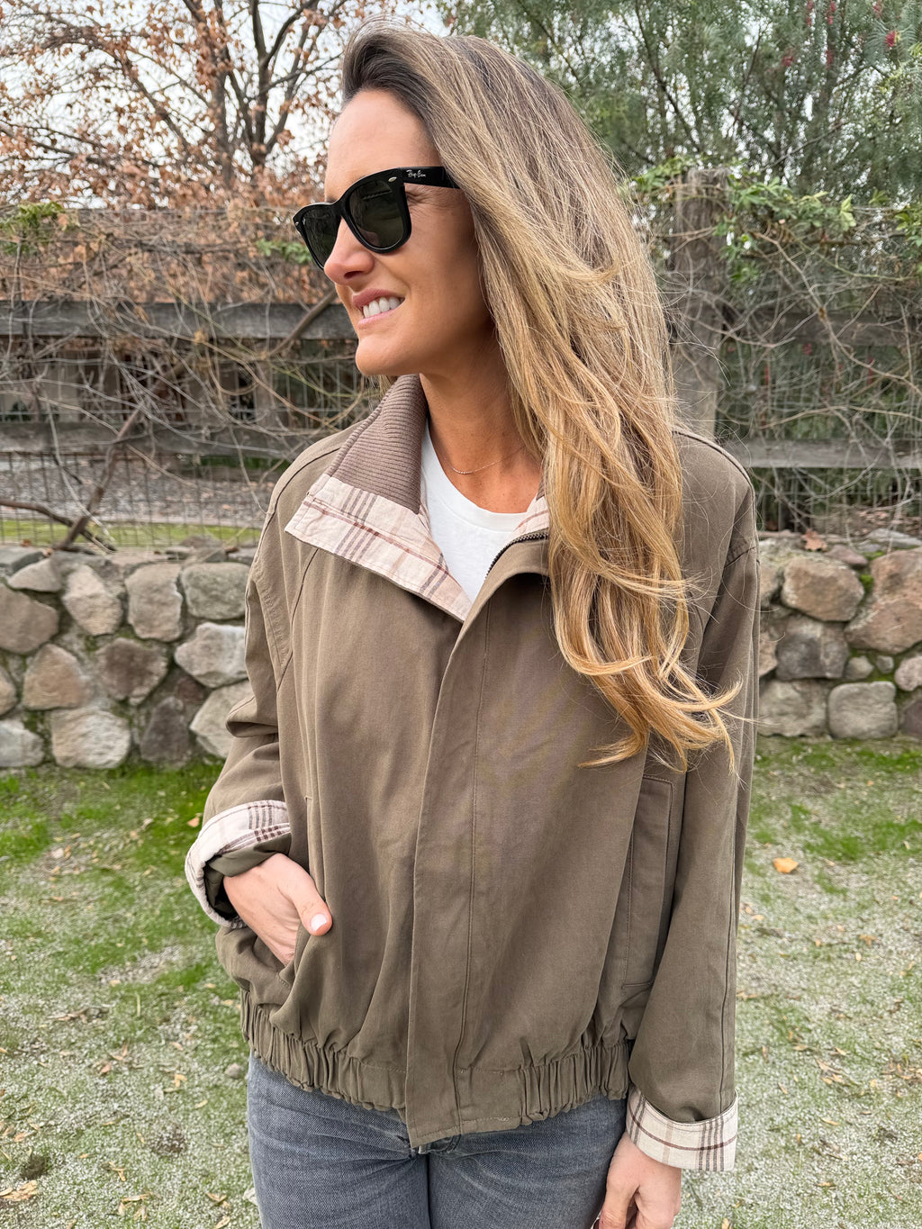 Bomber gabardina detalle escocés verde musgo