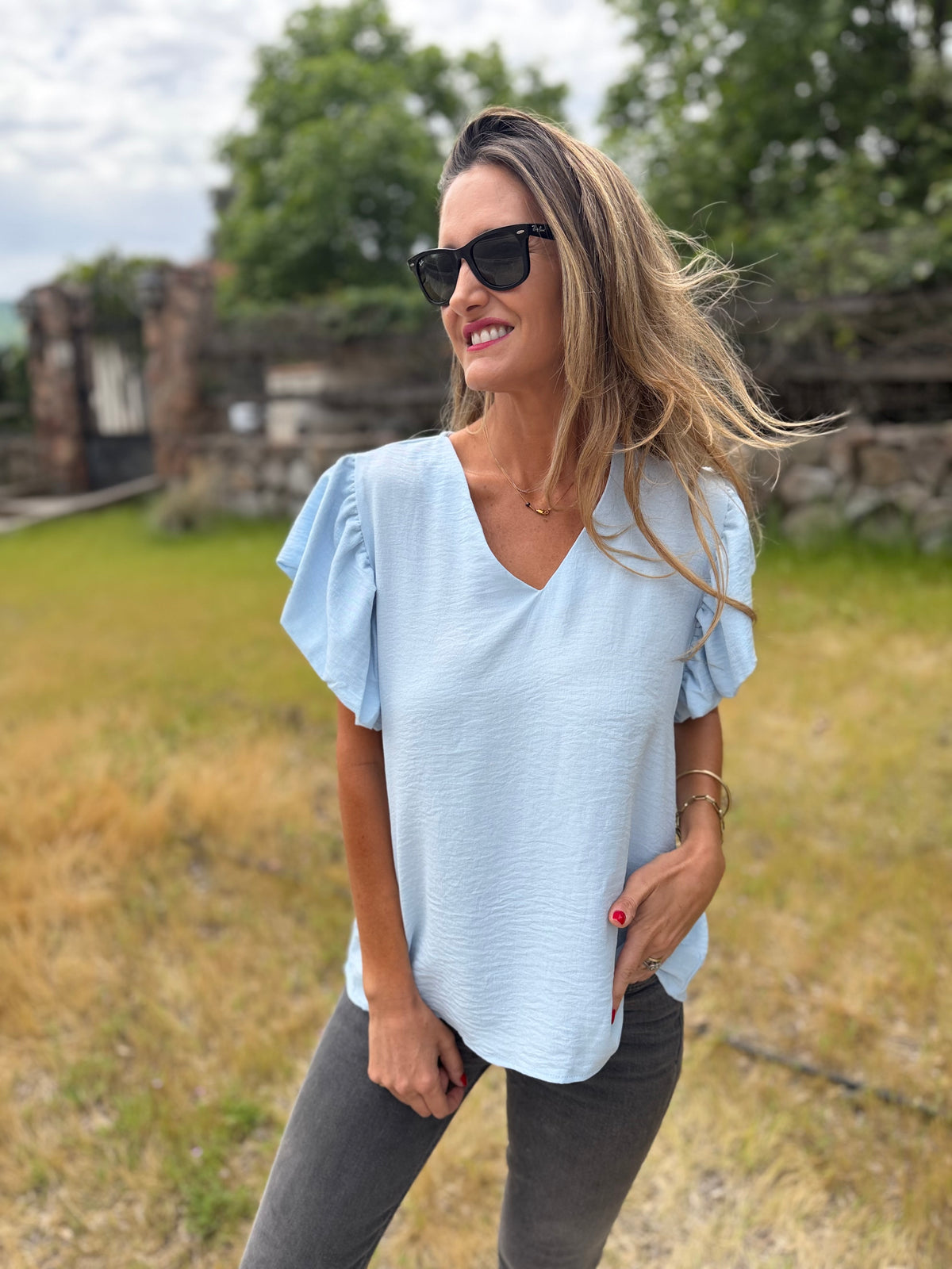 Blusa crep vuelitos mangas celeste