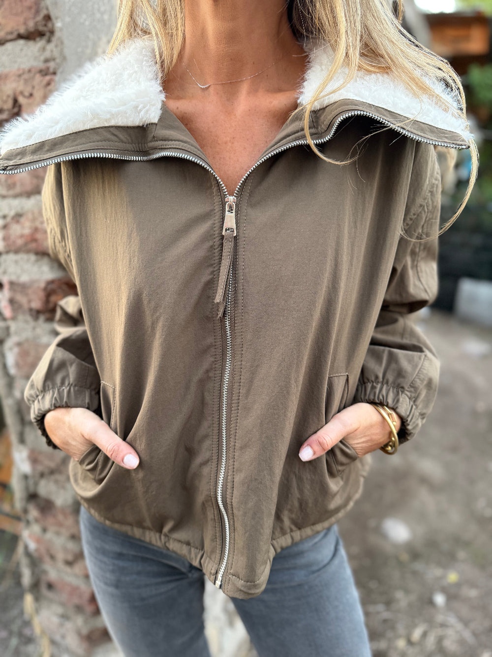Chaqueta gabardina cuello soft