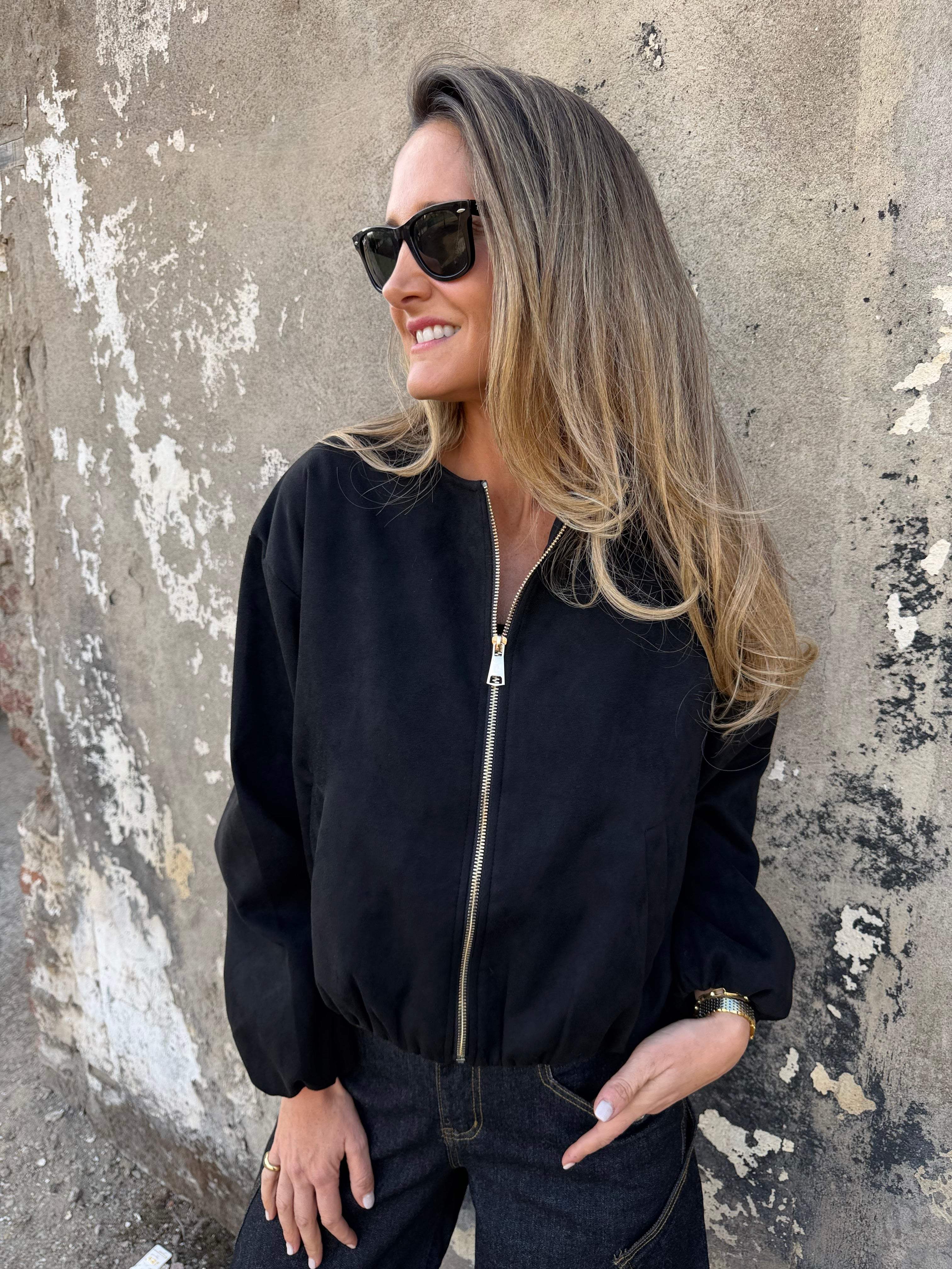 Chaqueta gamuza englobada negra