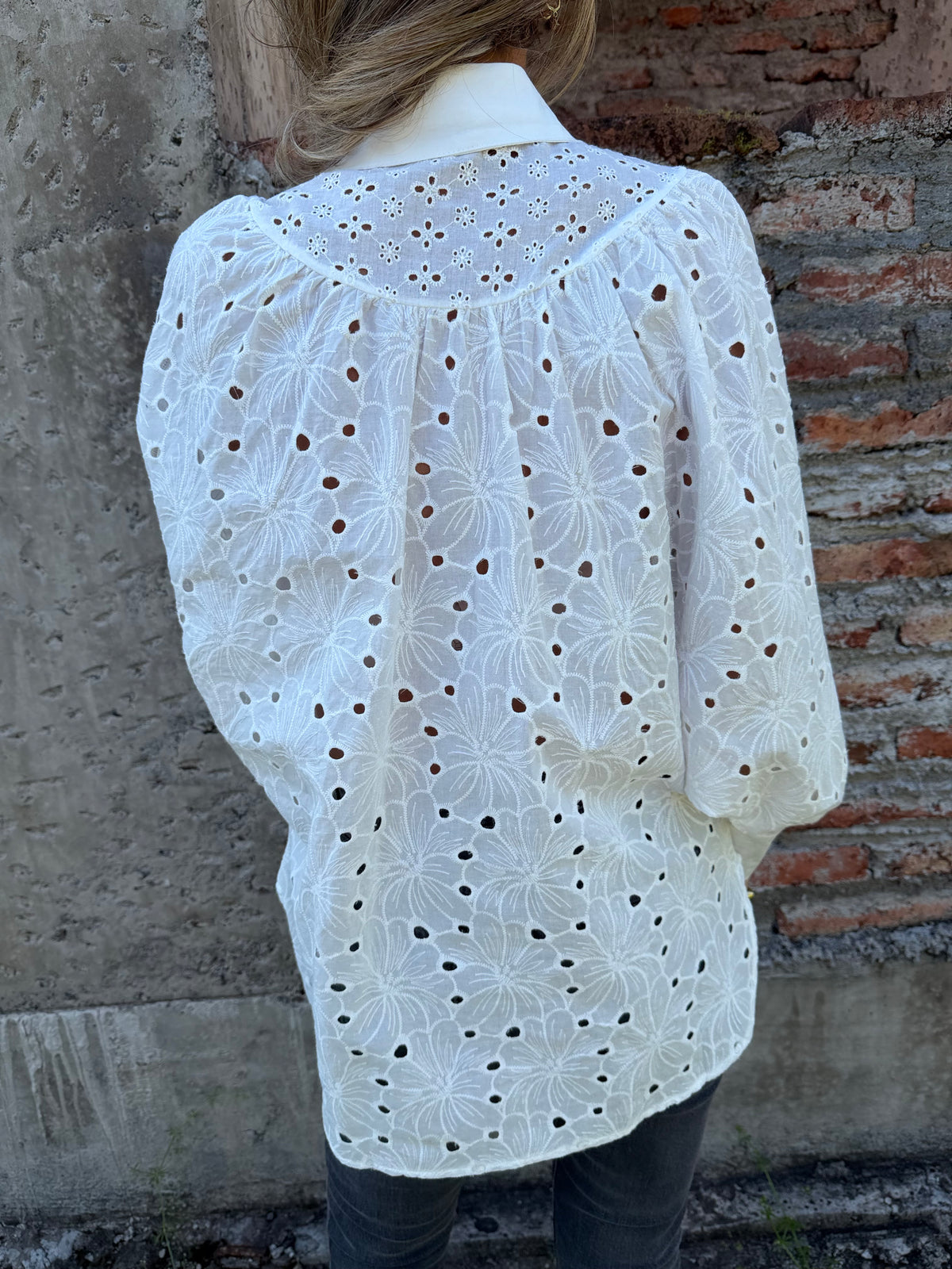 Blusón broderie total blanco