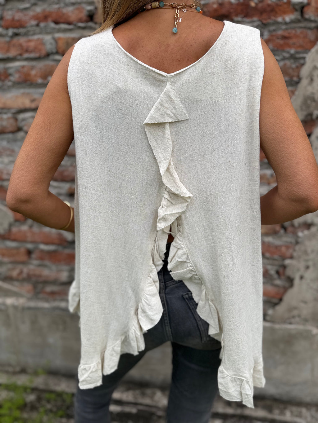 Blusa espalda abierta vuelitos beige claro