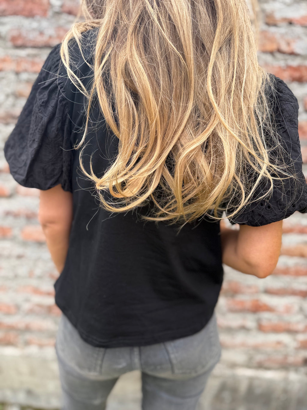 New polera algodón mangas broderie negra