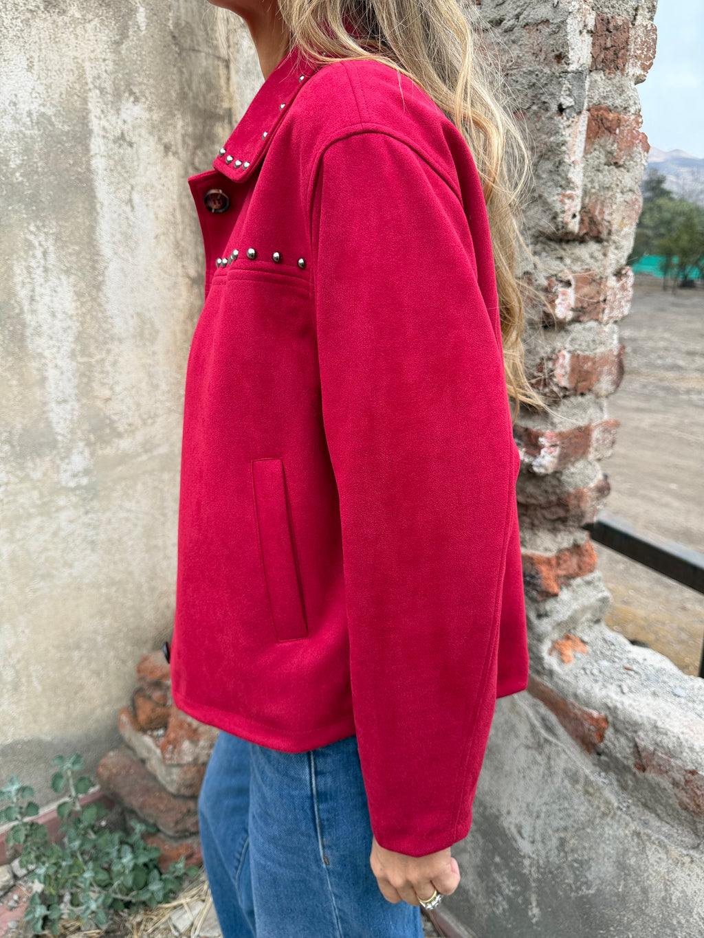 Chaqueta suede tachitas rojo italiano