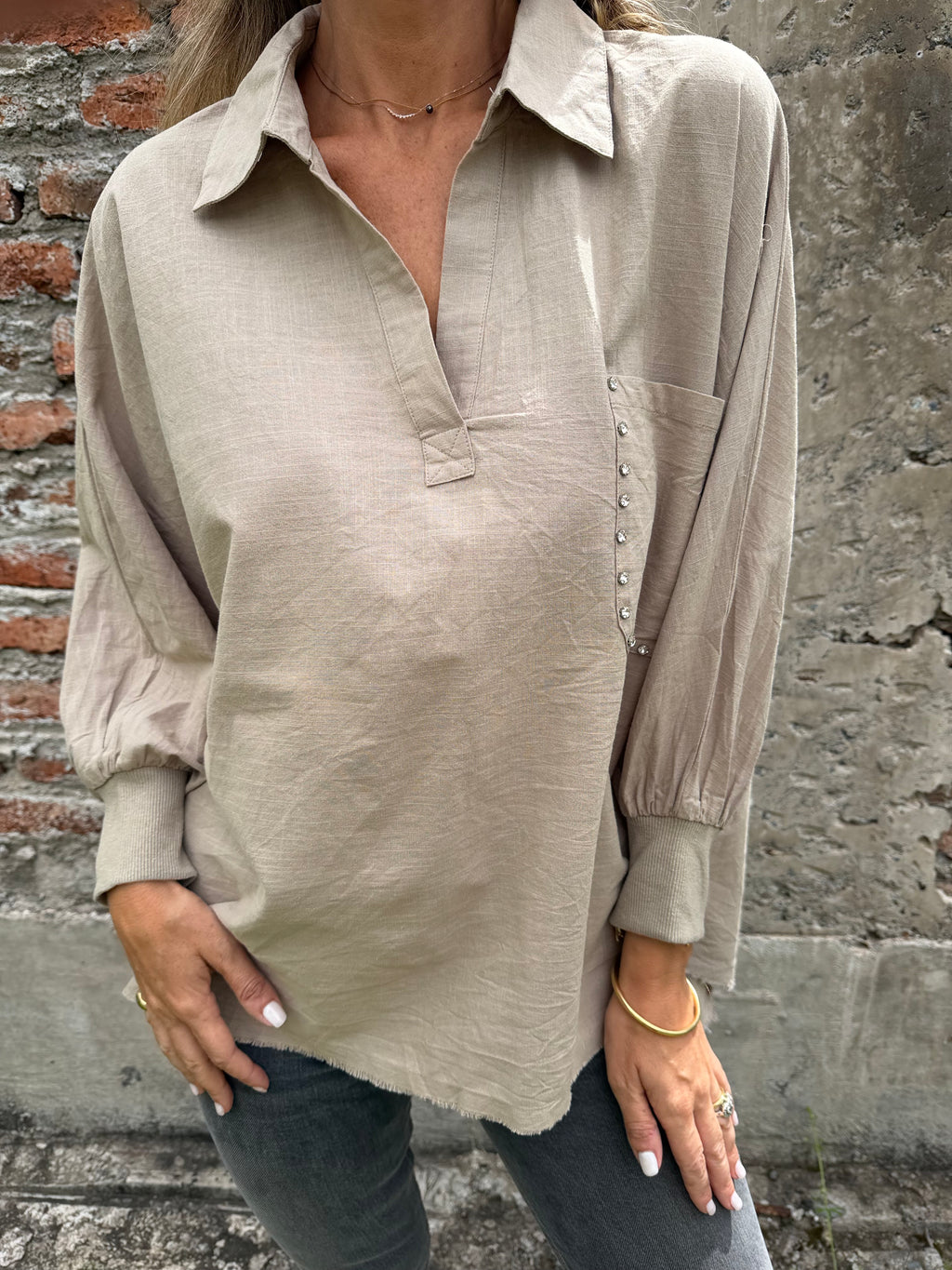 Blusa bolsillo brillantes beige claro
