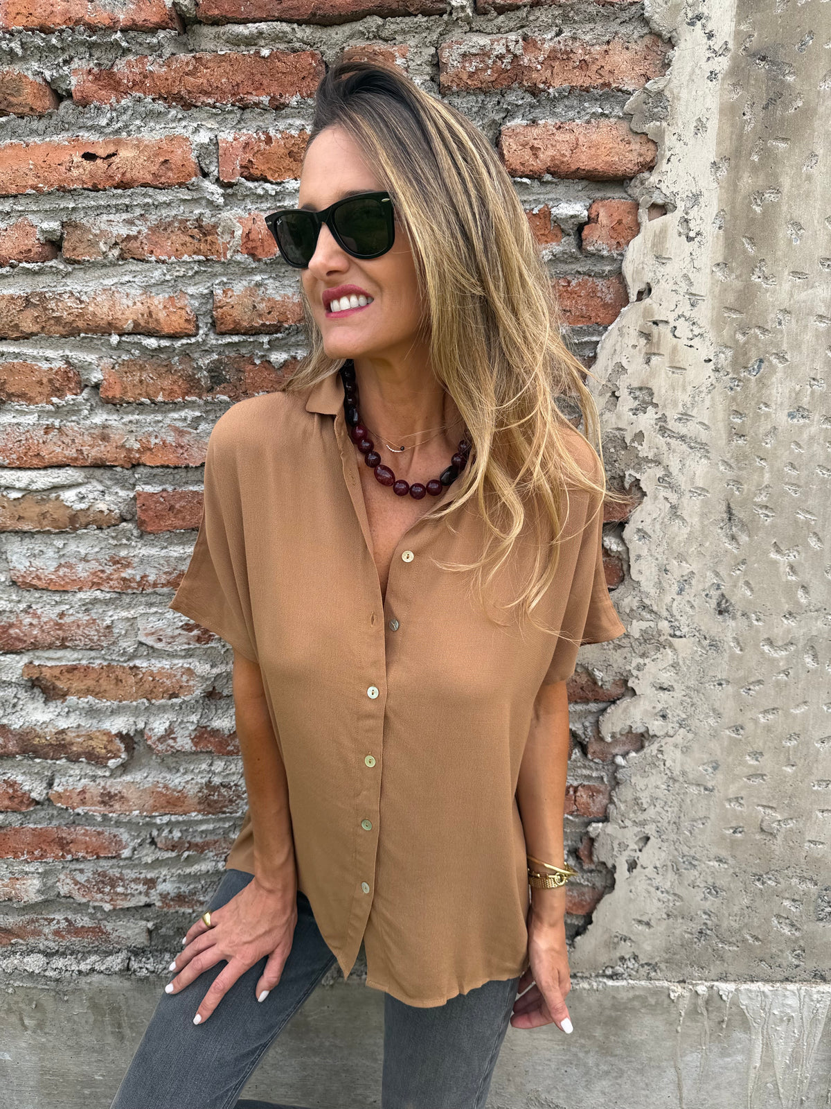 Blusa simple perfecta camel