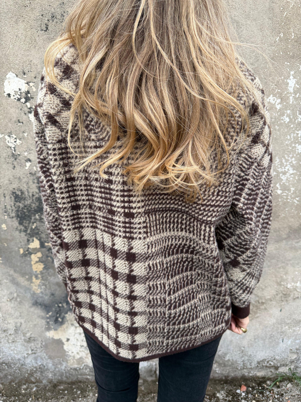 Chaqueta paño diseños botones dorados café