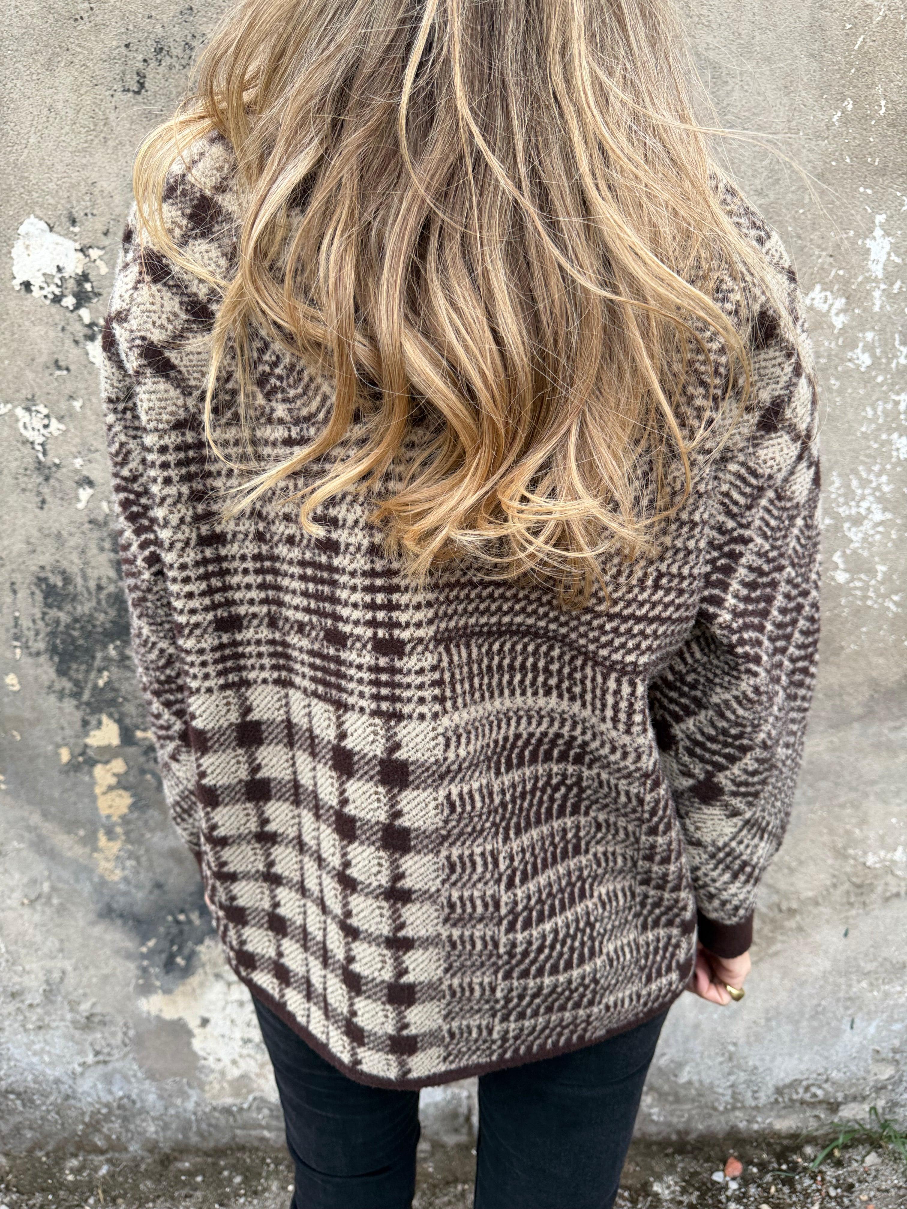Chaqueta paño diseños botones dorados café