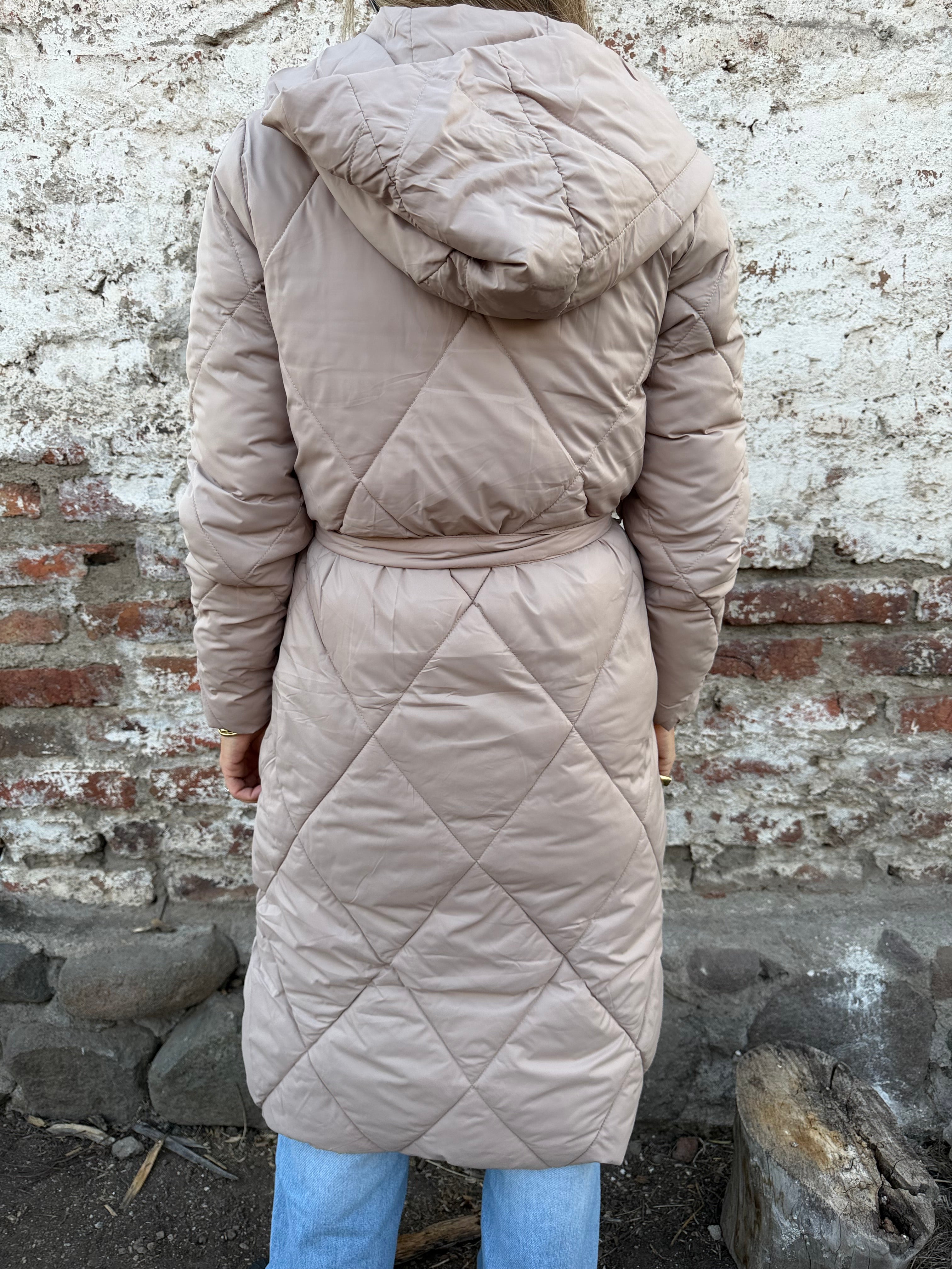 Parca larga acolchada beige claro