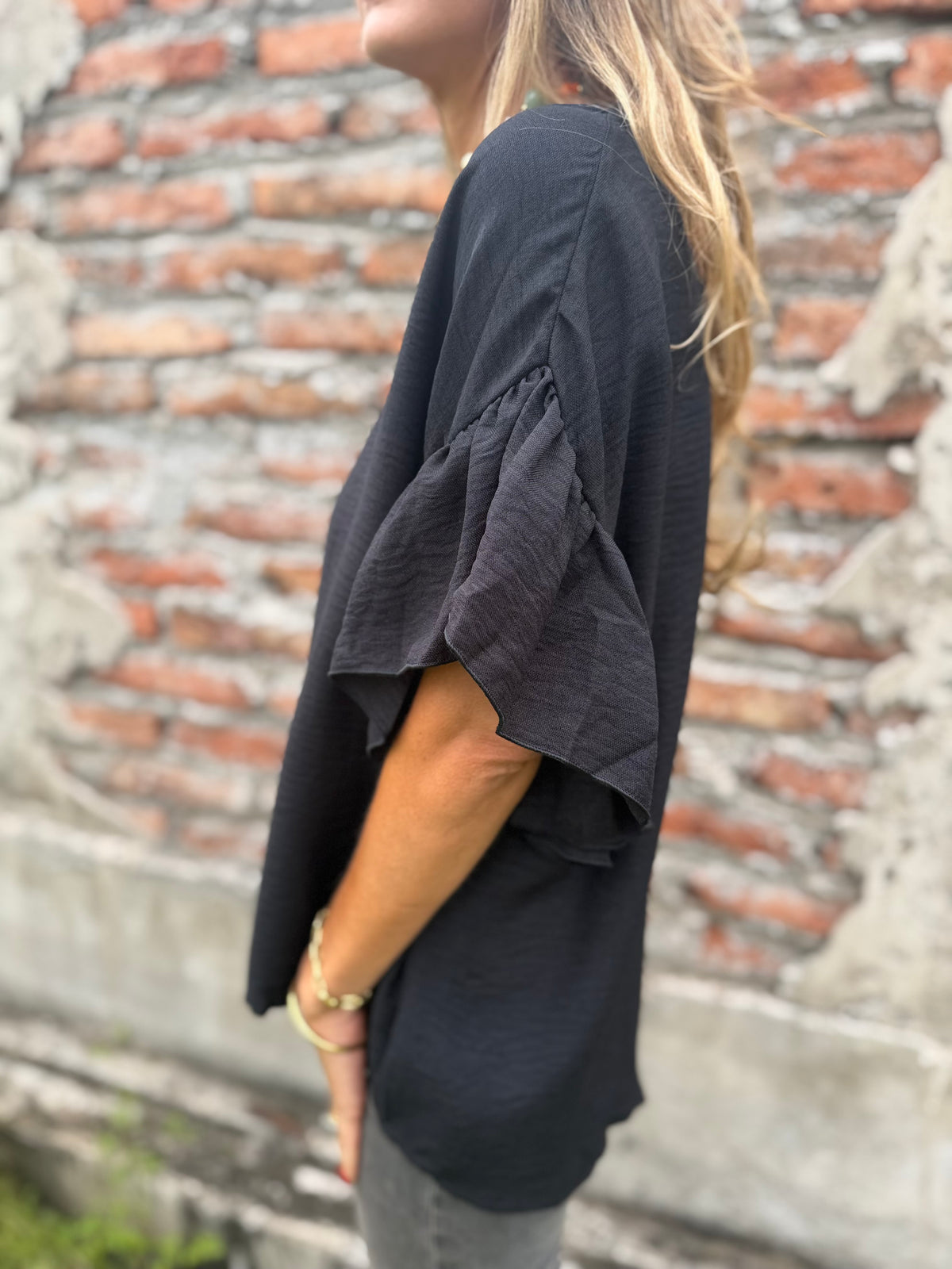 Blusa cuello subido volados negro