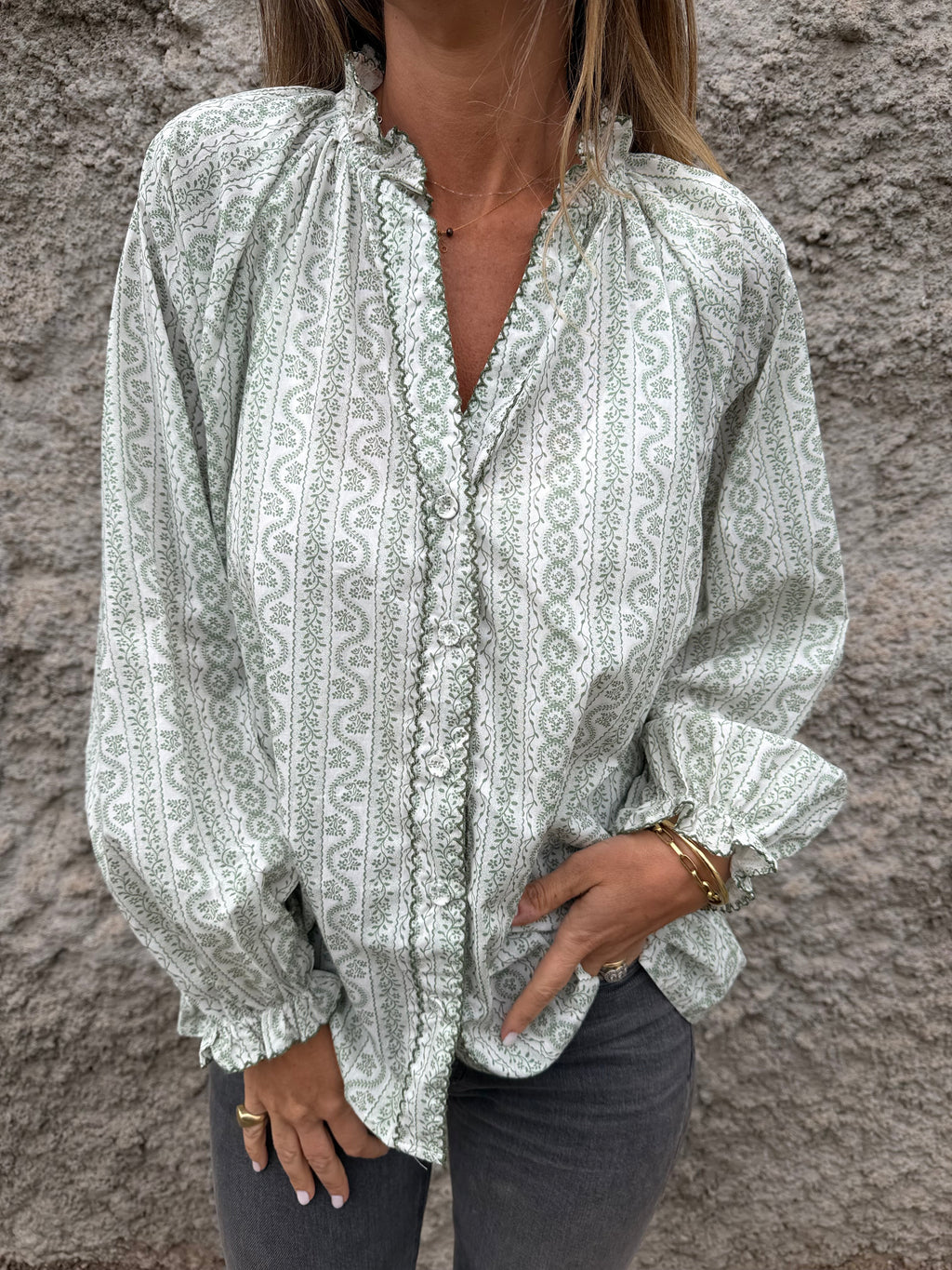 Blusa diseños y manga globo verde