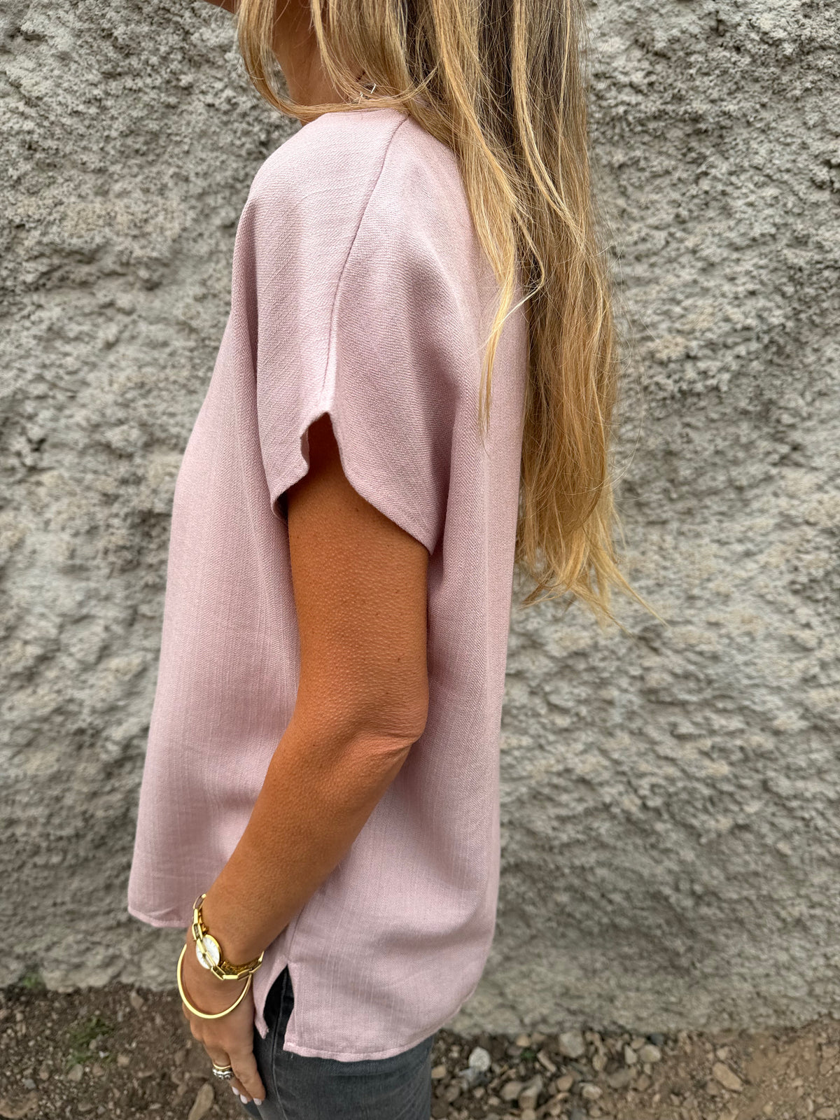 Blusa básica V pinza central rosada