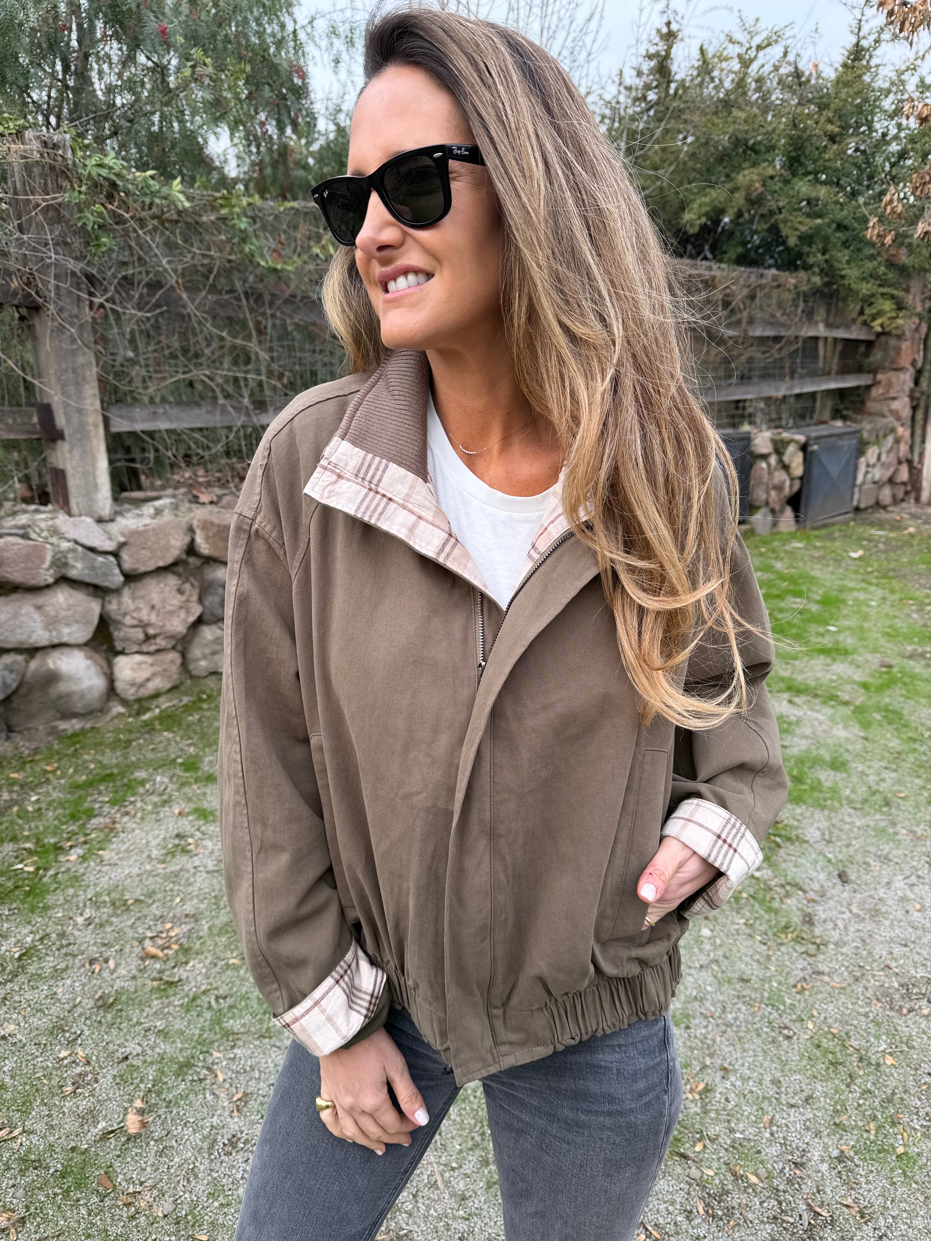 Bomber gabardina detalle escocés verde musgo