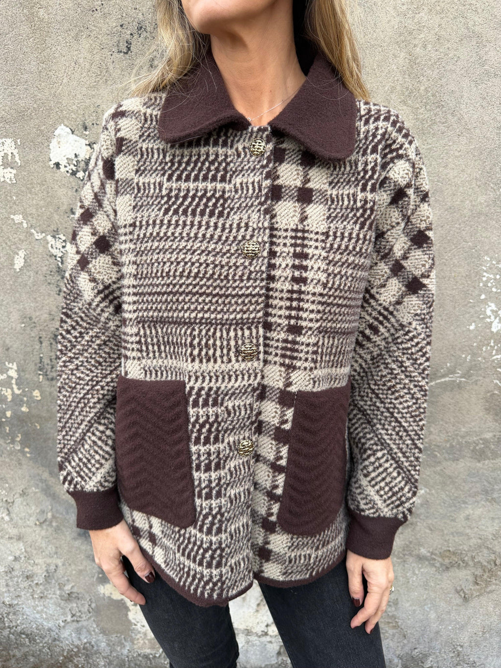 Chaqueta paño diseños botones dorados café