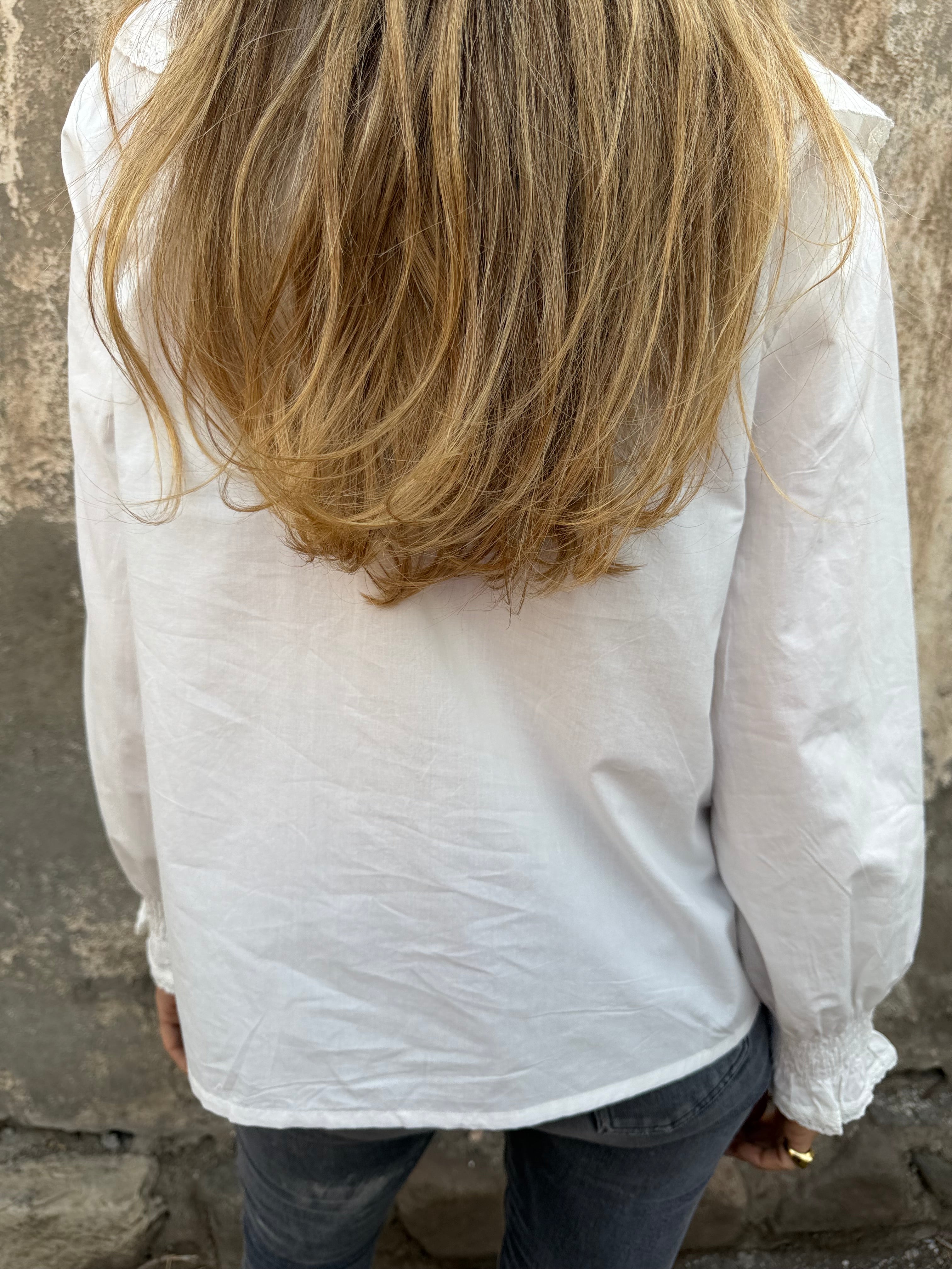 Blusa volados centrales blanca