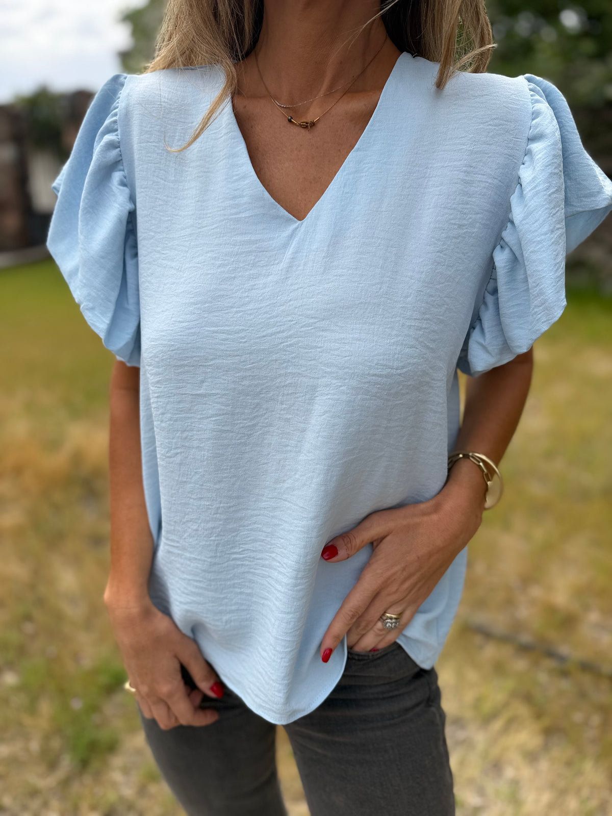 Blusa crep vuelitos mangas celeste