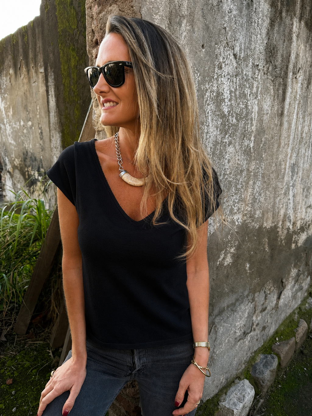 Polera V hilo negro