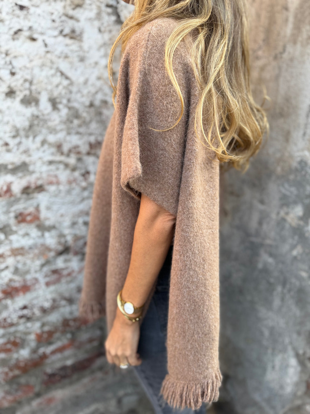 Ponchito cuello alto desflecado camel