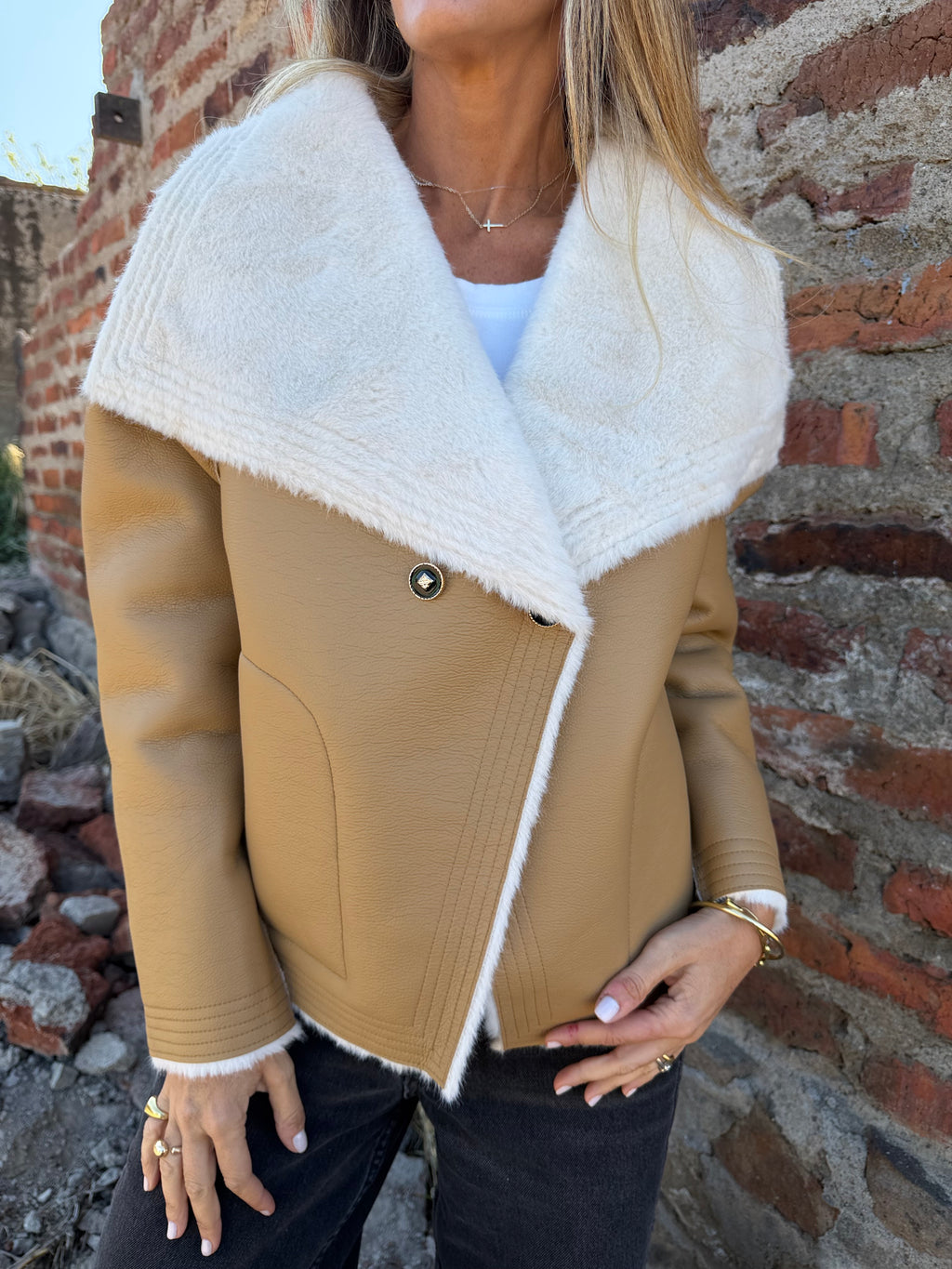 Chaqueta efecto cuero camel