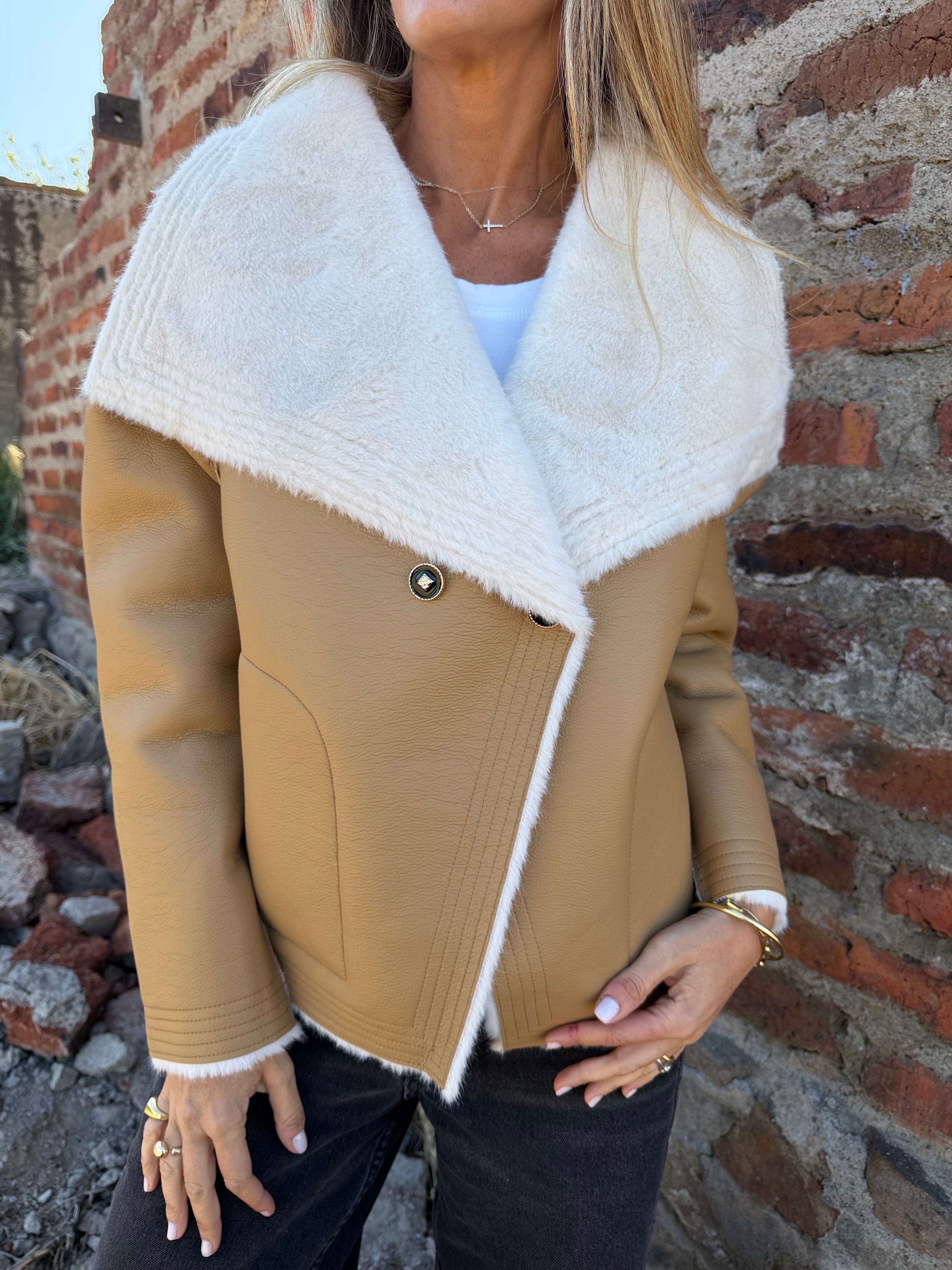 Chaqueta efecto cuero camel