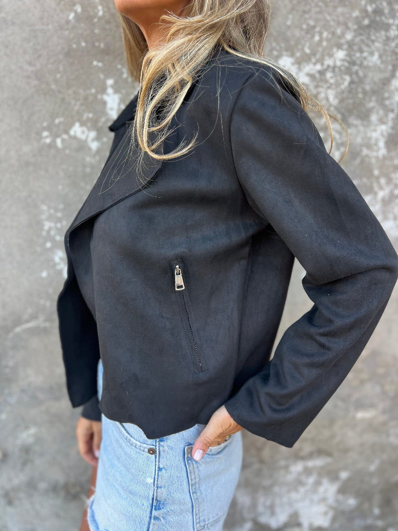 Biker suede negra