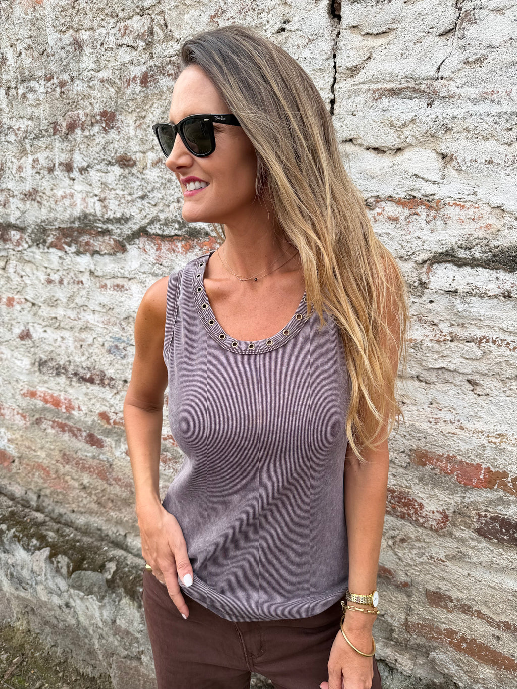 Polera tachas deslavada café-morada