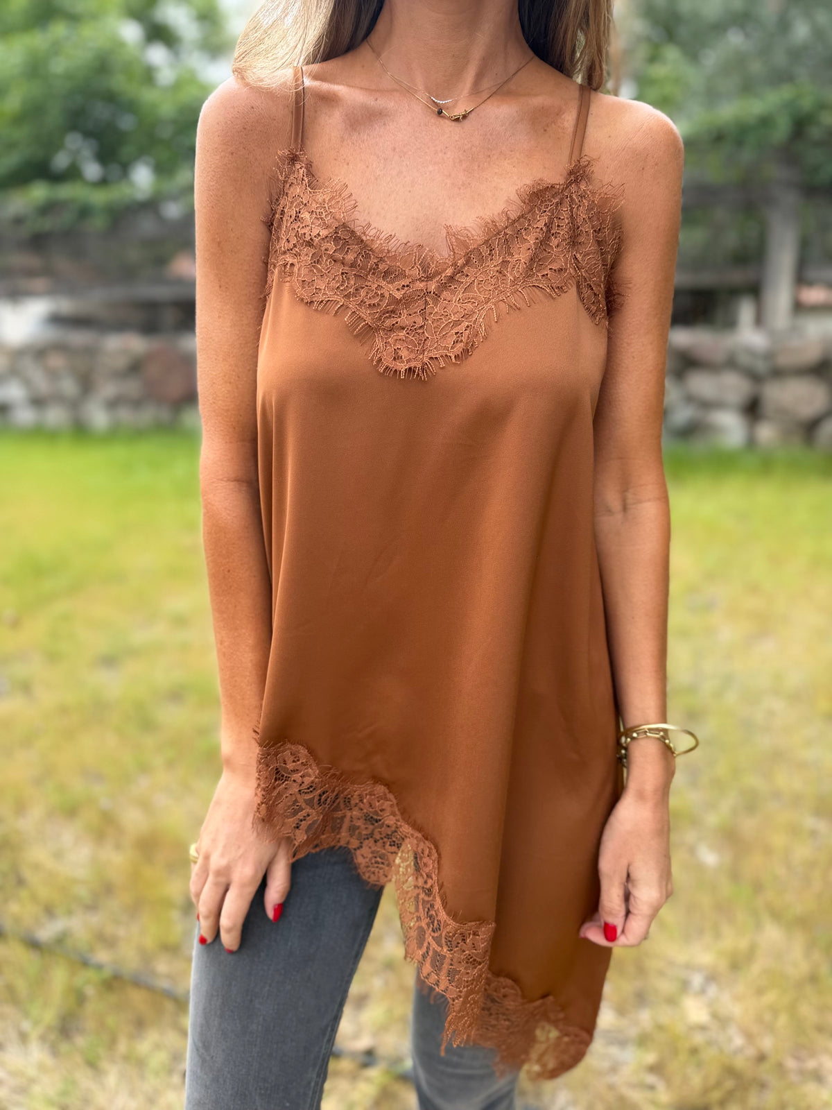 Blusa raso encaje irregular cobre