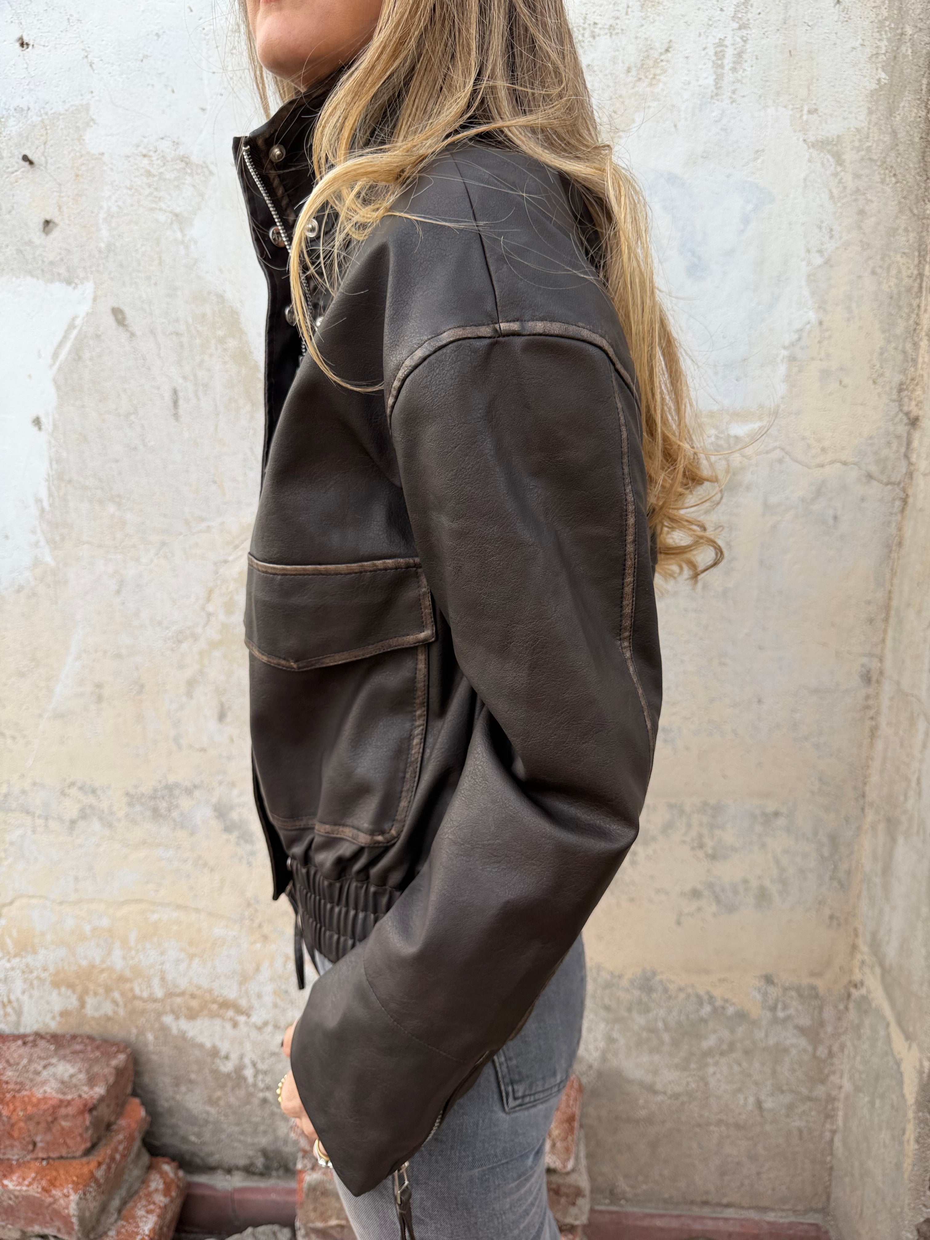 Chaqueta efecto cuero desgastado café