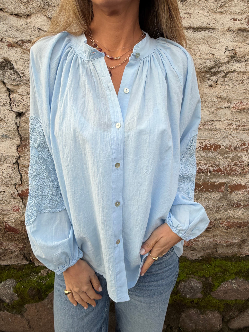 Blusa manga globo bordados celeste