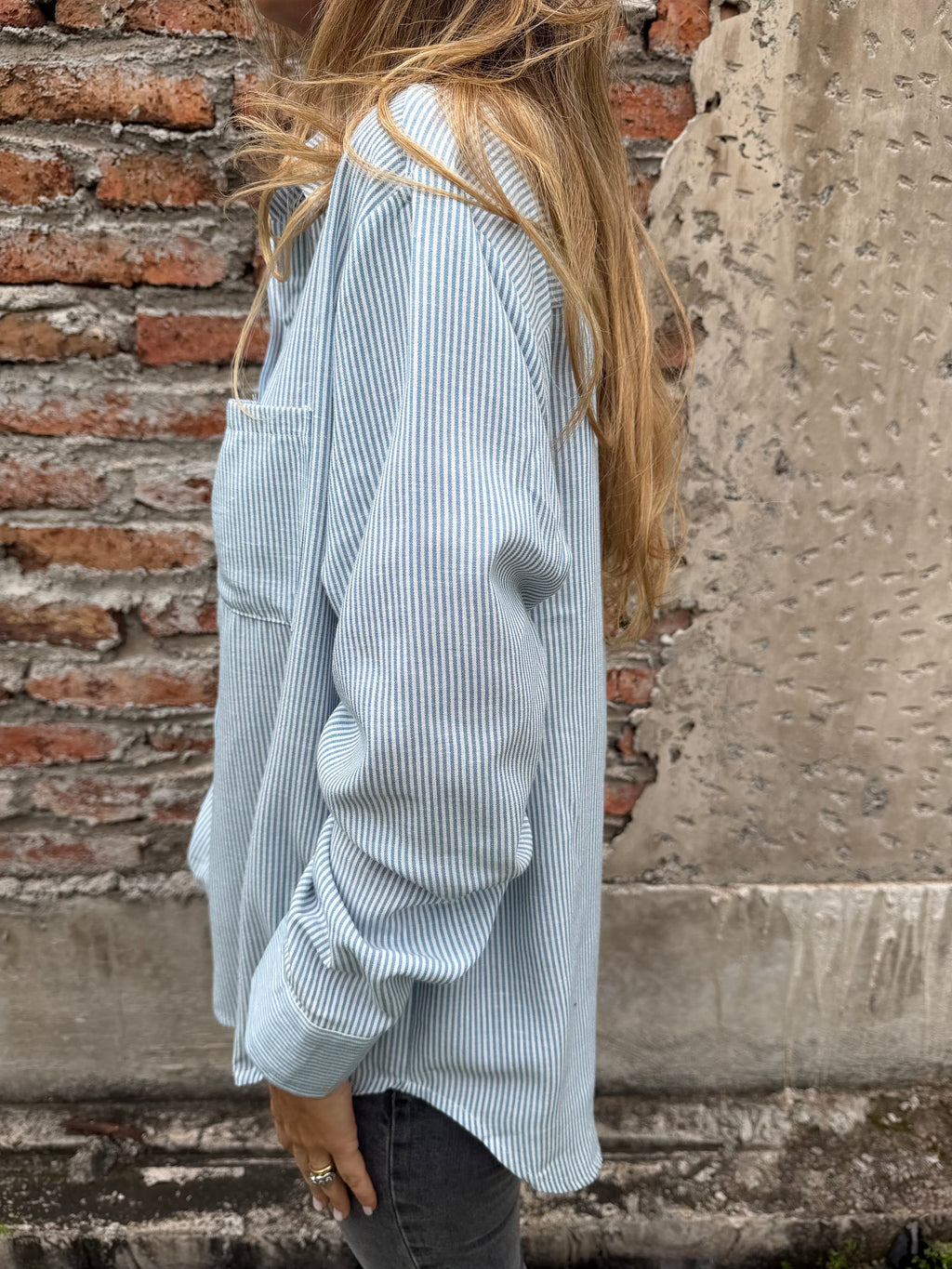 Blusa líneas delgadas celeste