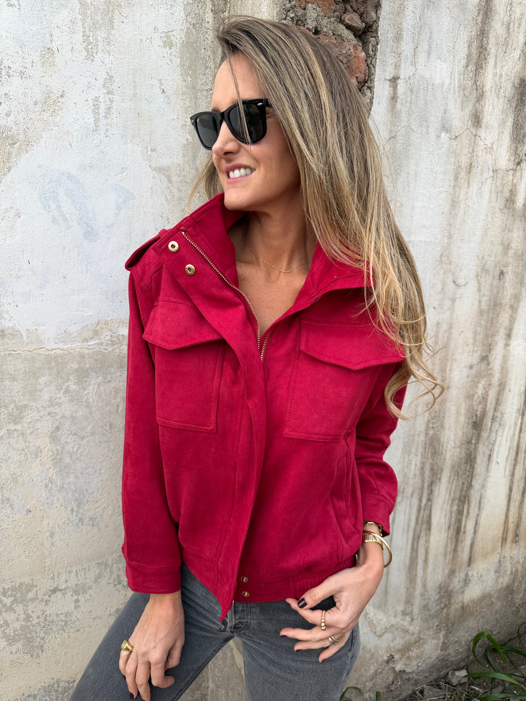 Chaqueta efecto gamuza bolsillos roja