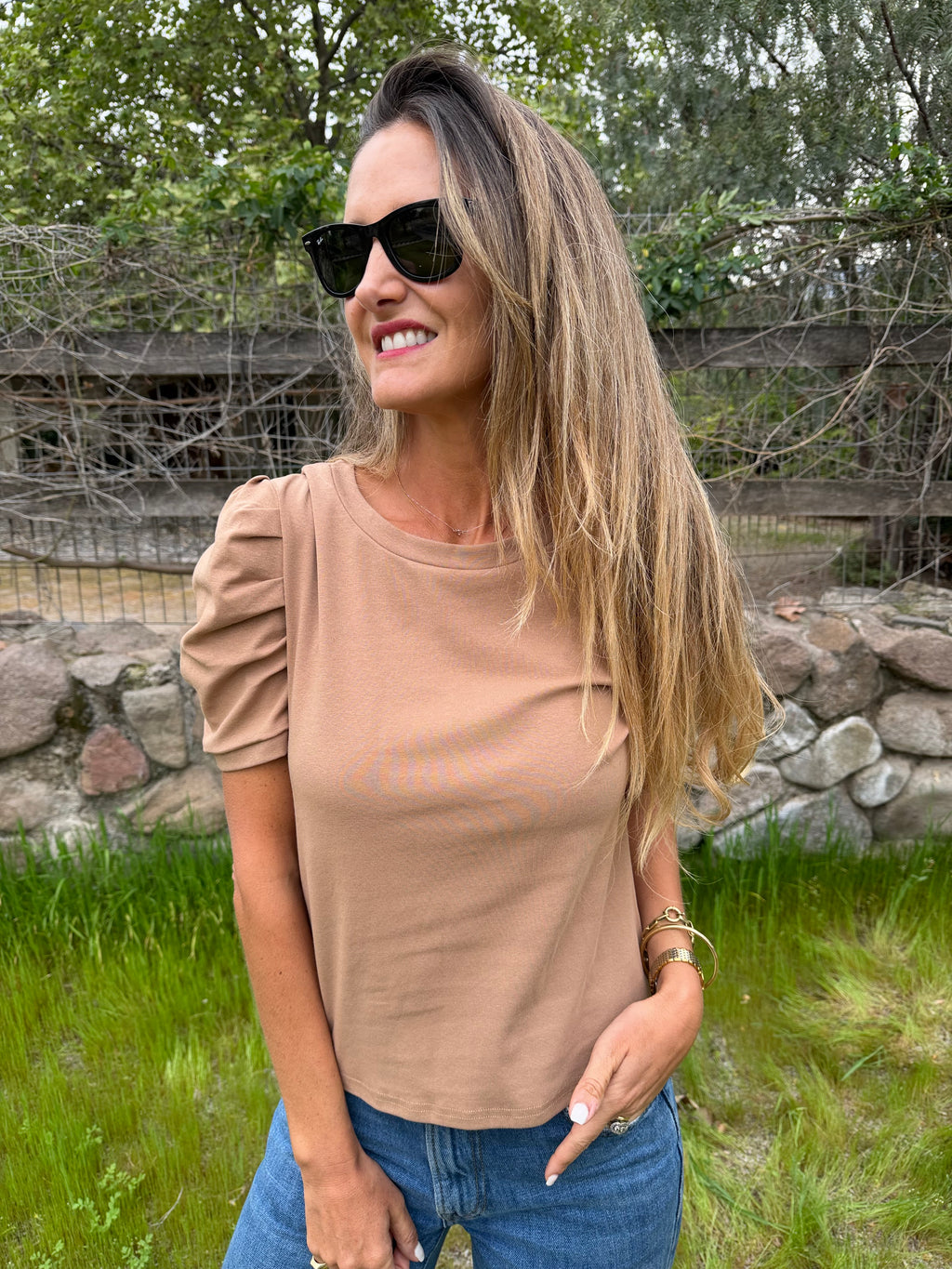 Polera algodón hombros globo camel