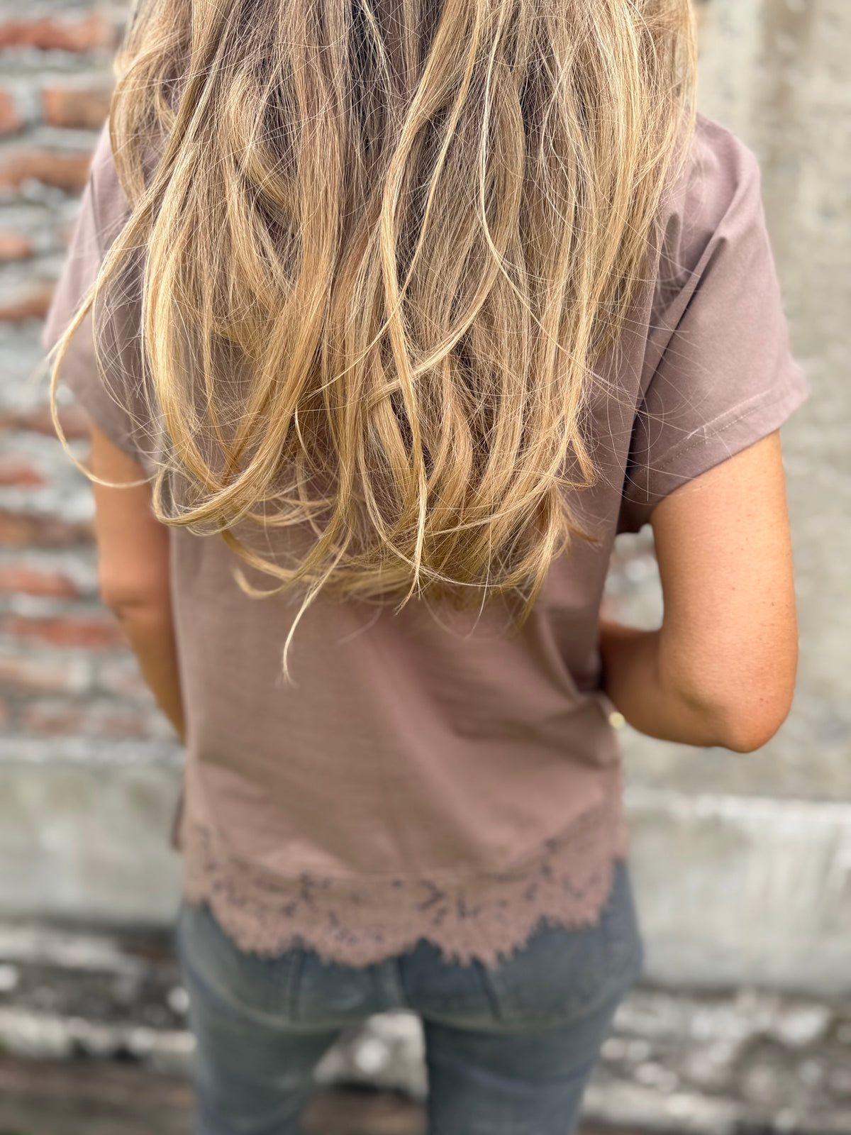 Polera básica algodón encaje inferior café