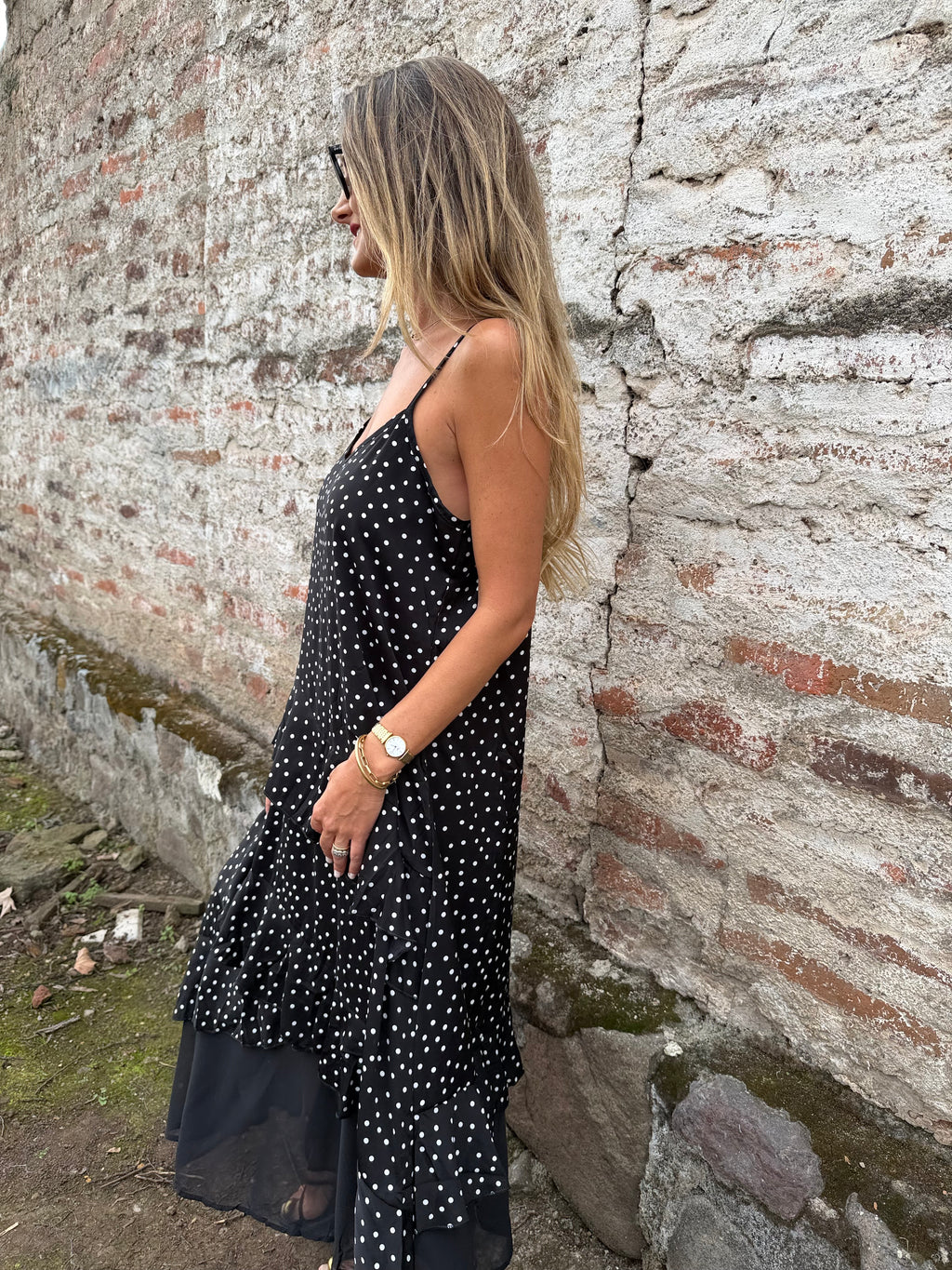 Vestido puntos y vuelos negro