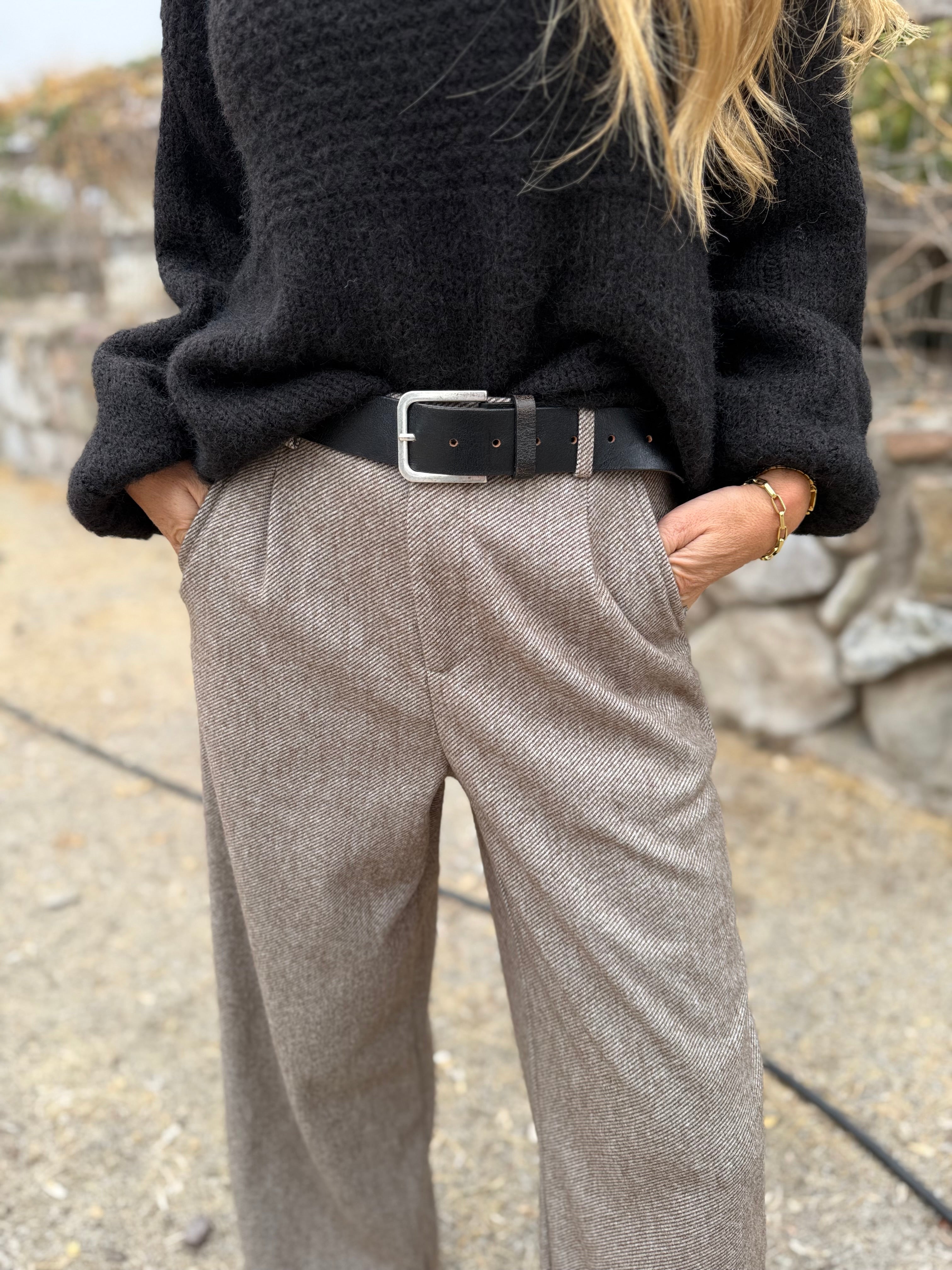 New Pantalón sastre beige