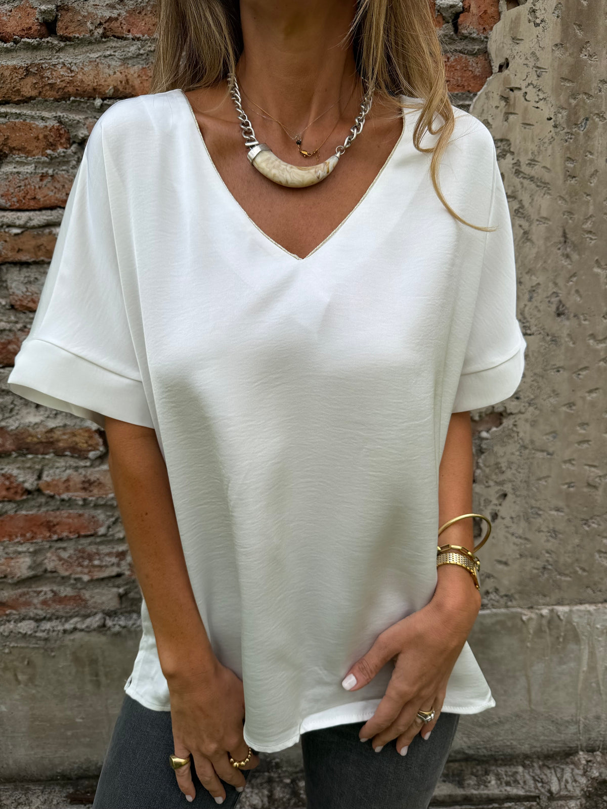 Maxxi blusa seda borde dorado blanca