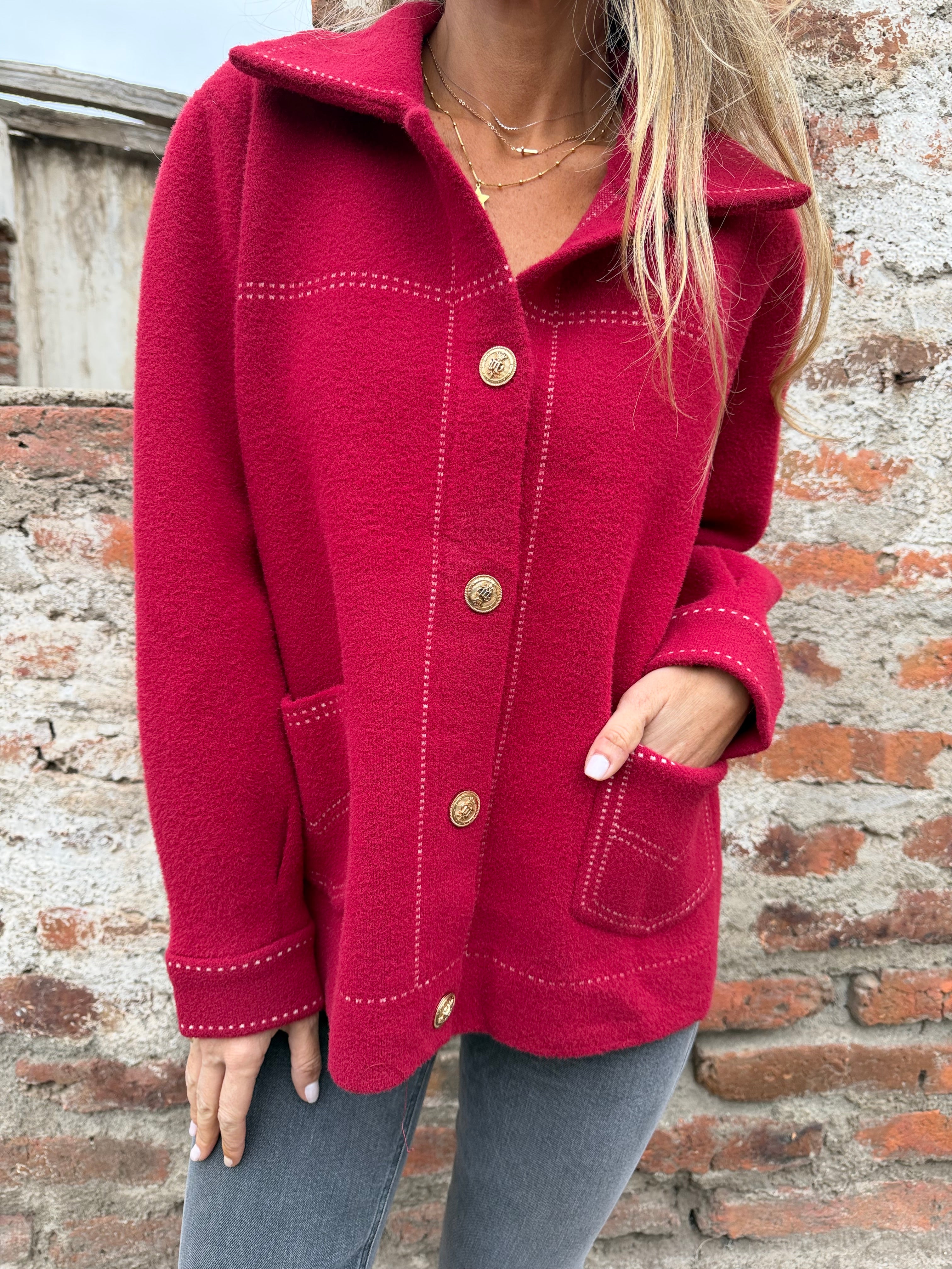 Abrigo tipo chaqueta botón gold rojo guinda