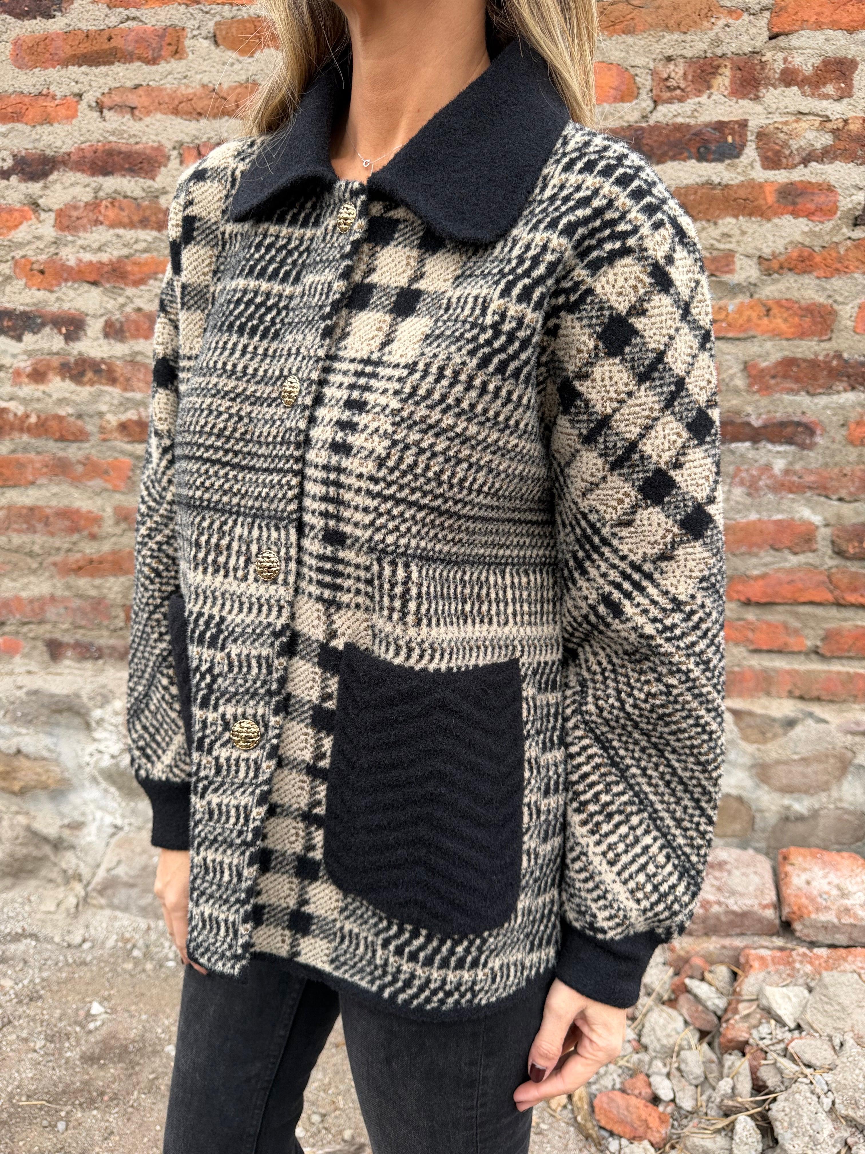 Chaqueta paño diseños botones dorados negra