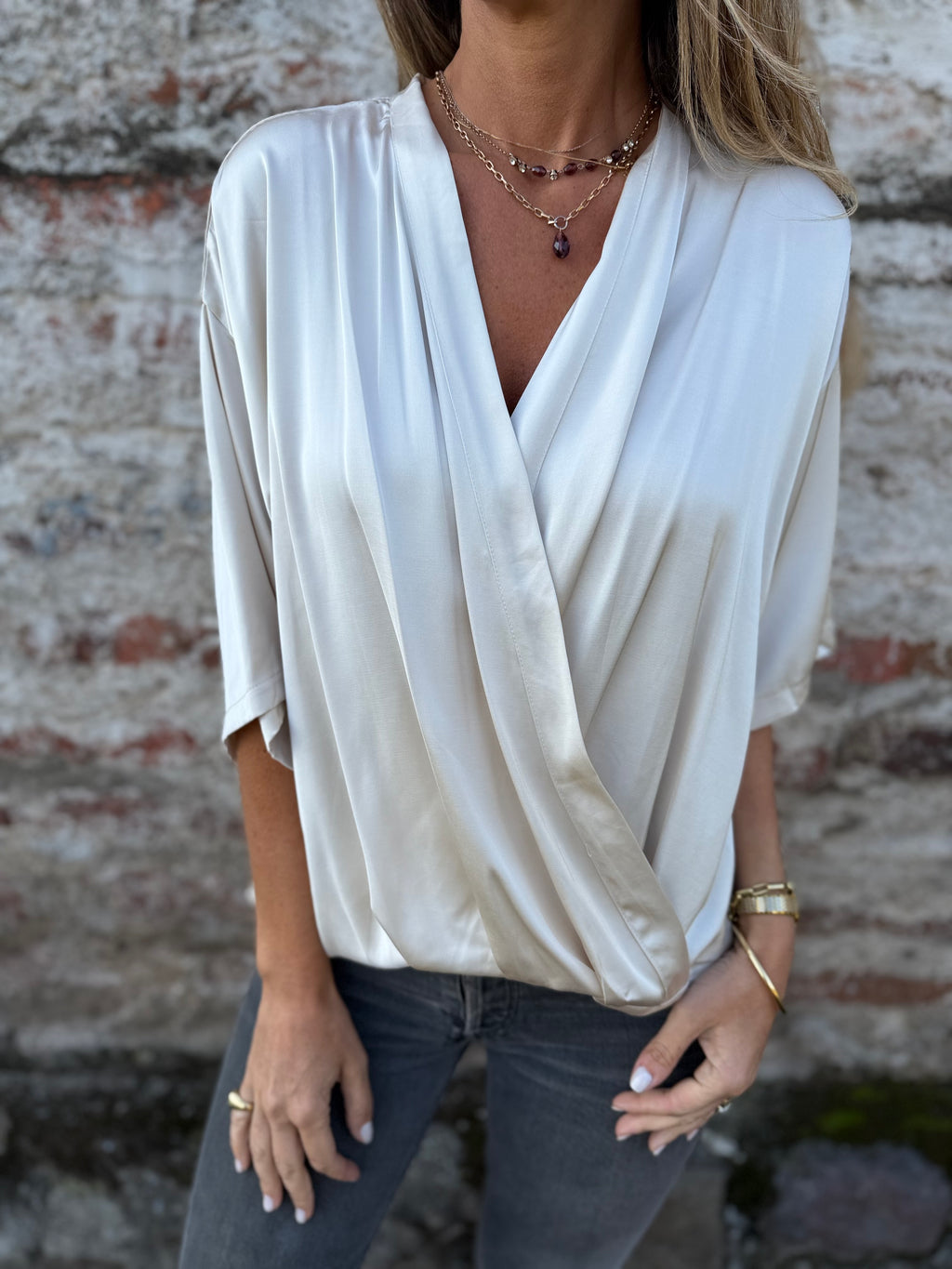 Blusa raso pliegues mantequilla