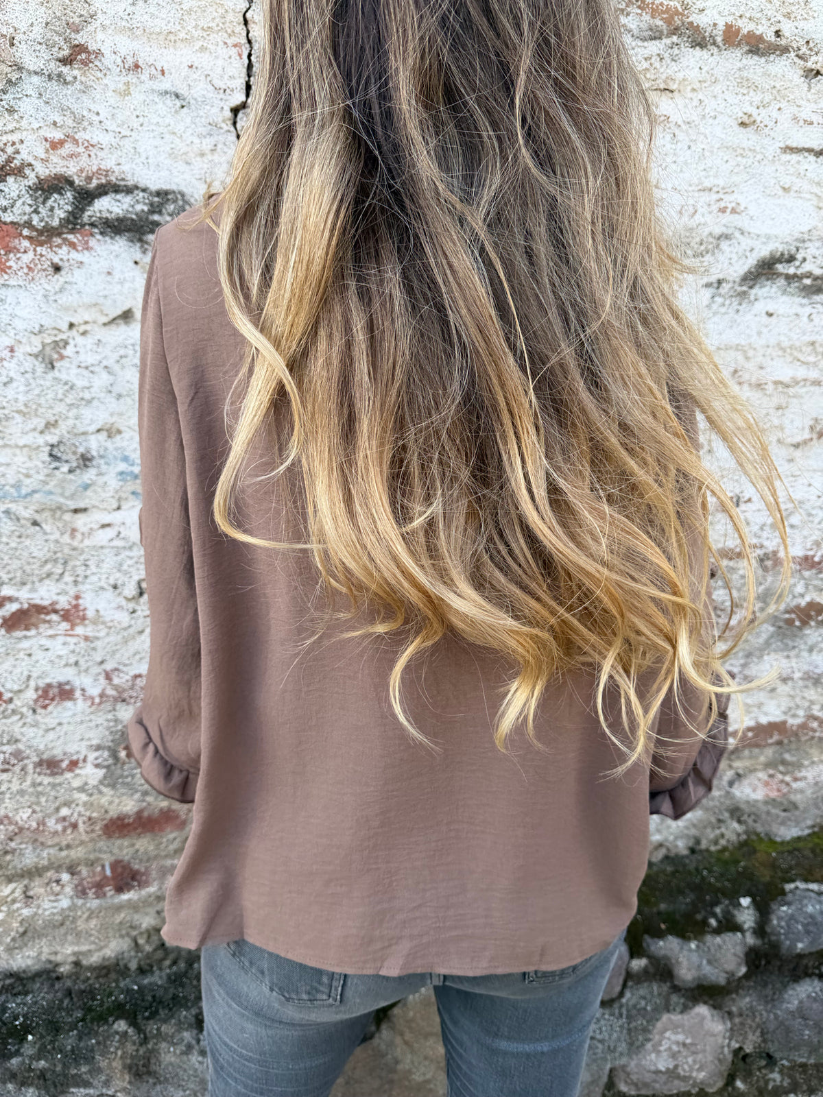 Blusa crep vuelitos mangas café