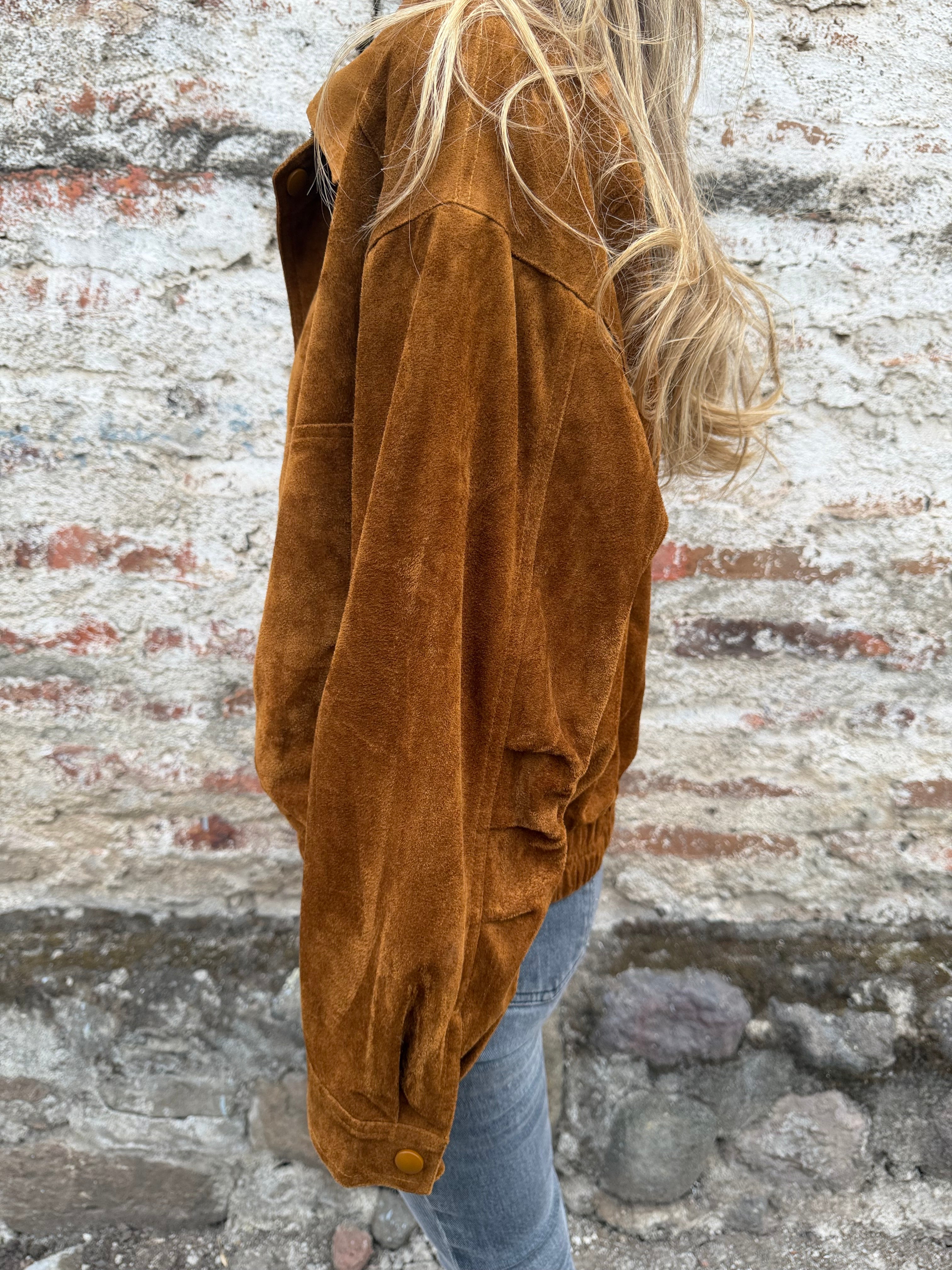 Bomber efecto cuero gamuza caramelo