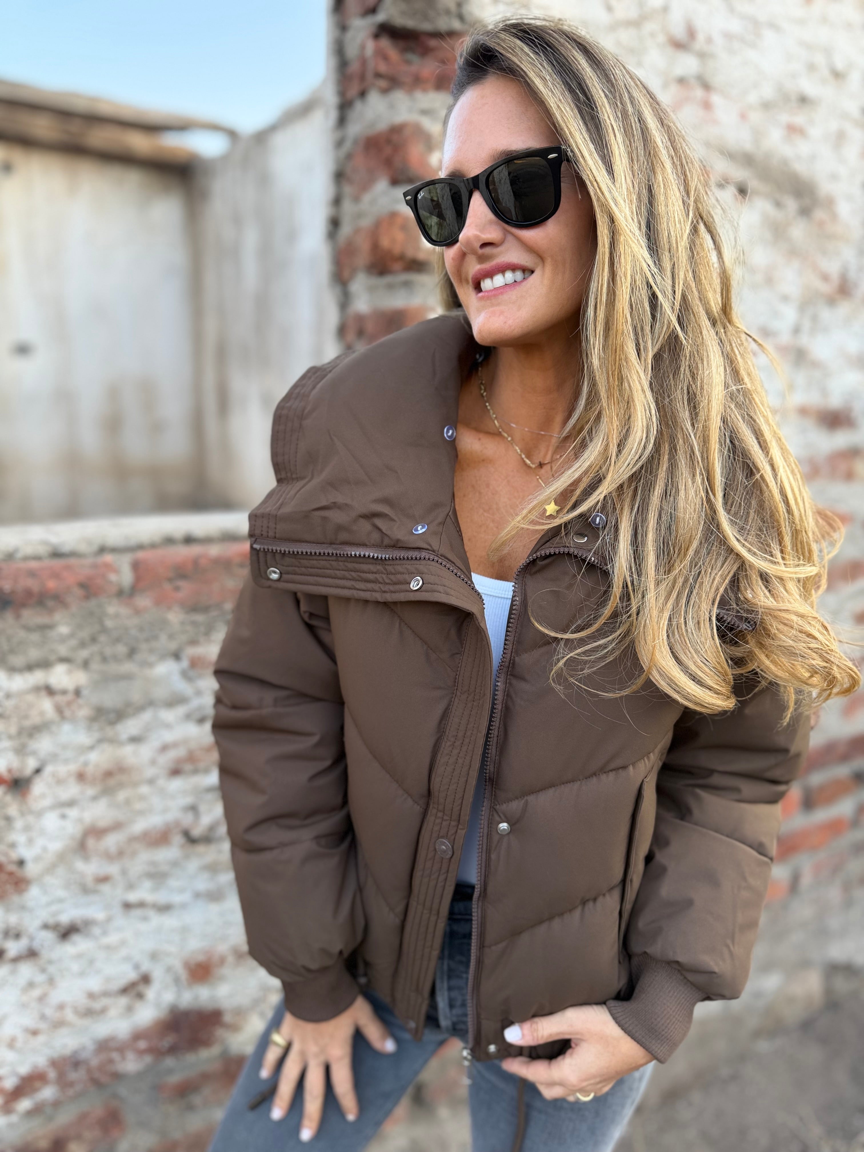 Parca puffa premium cuello removible café