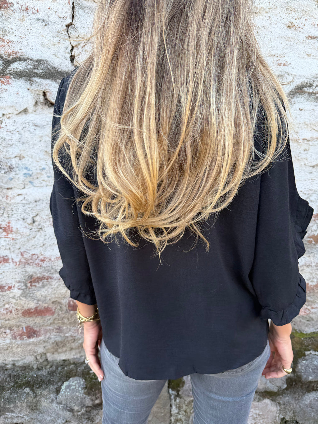 Blusa crep vuelitos mangas negra